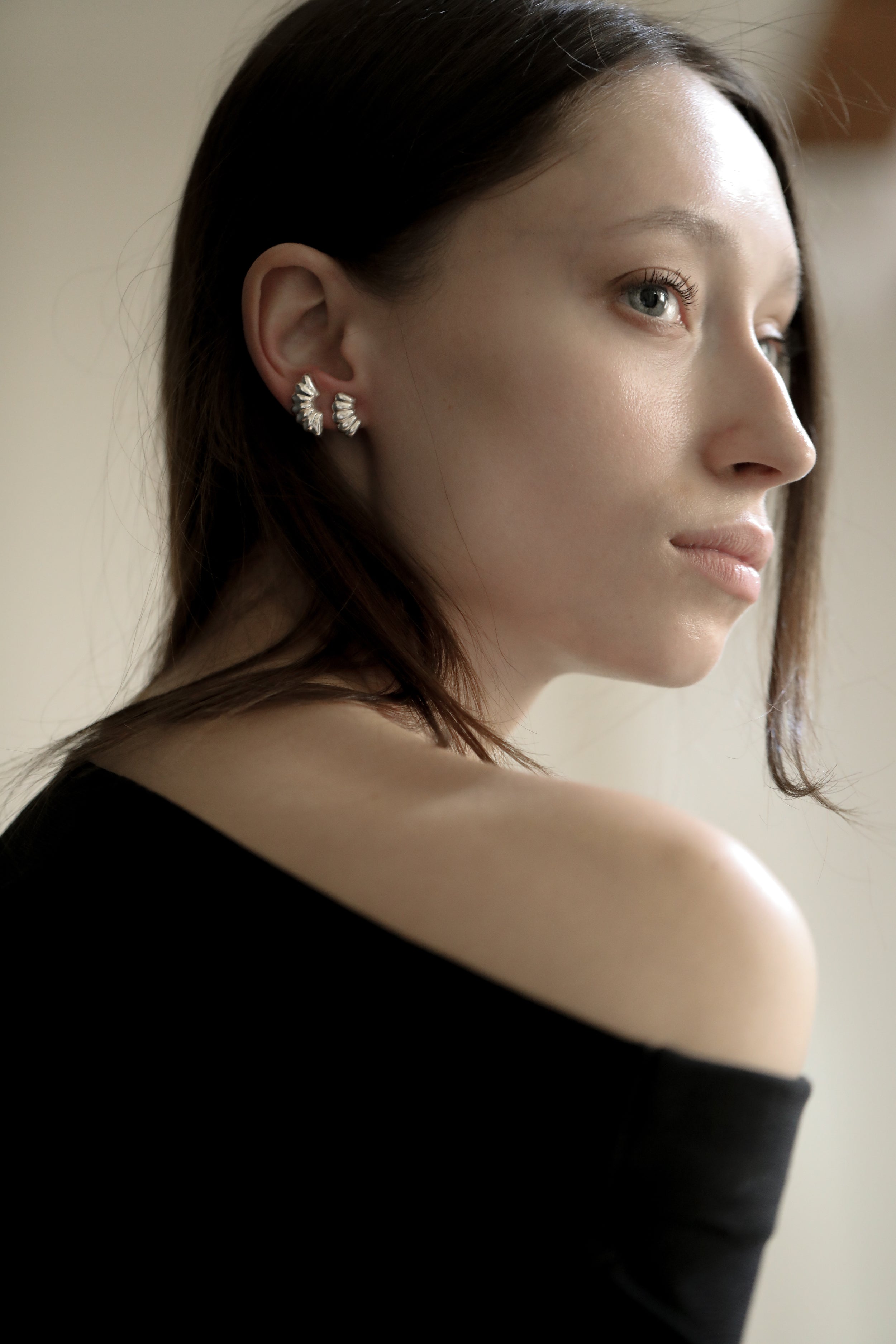 Ribbed Crest Sculptural Stud Set