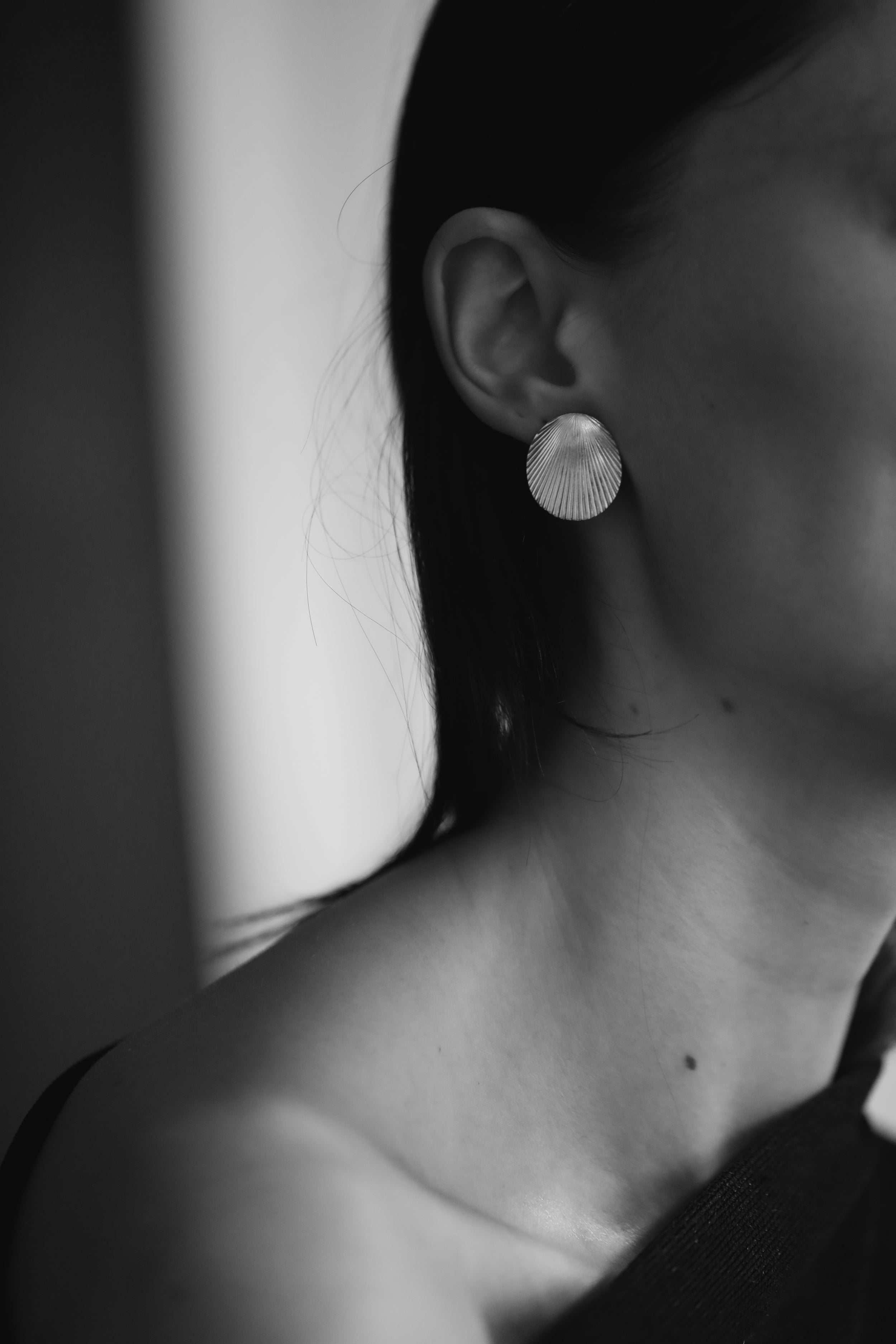 Rigid Shell Stud Earrings