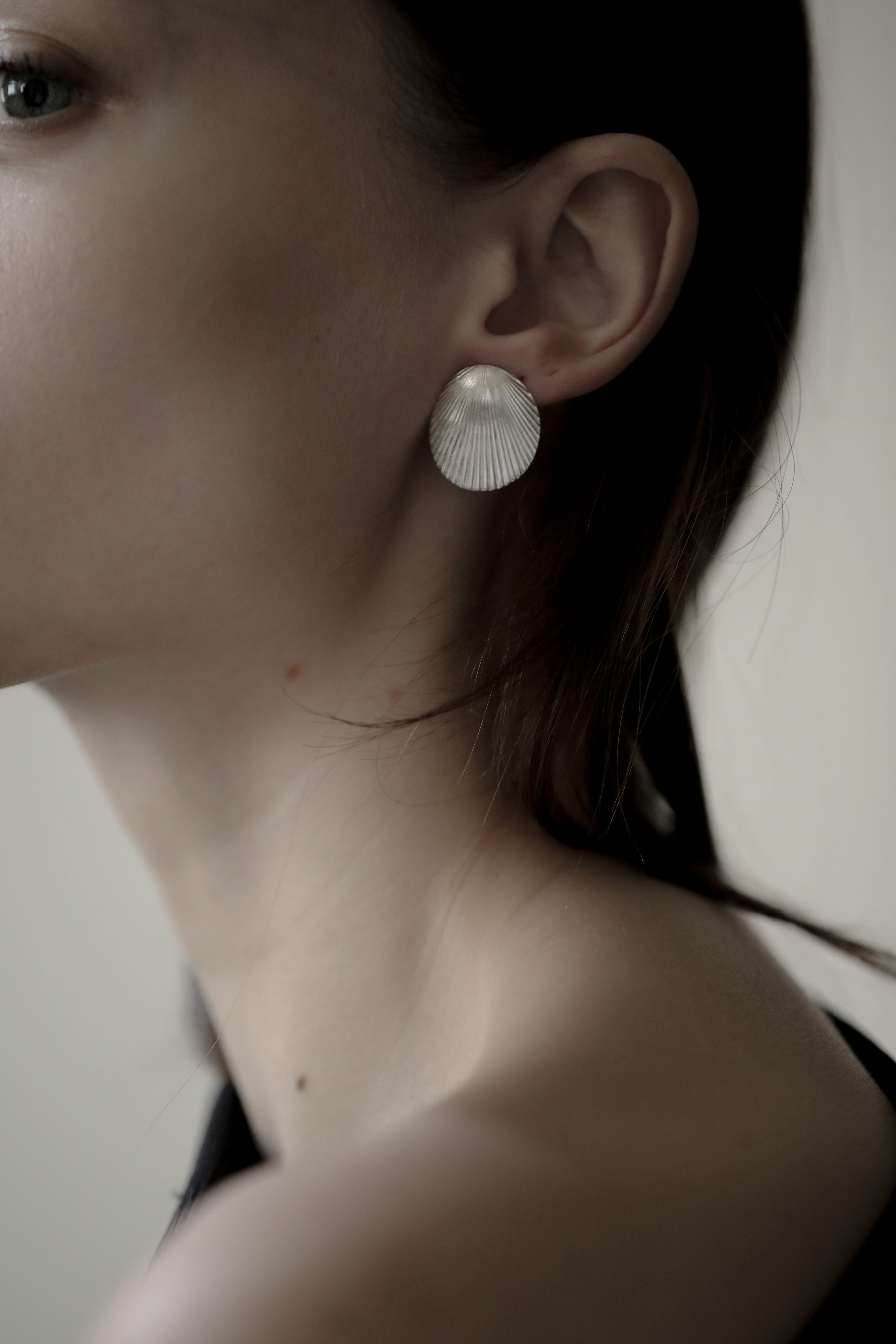 Rigid Shell Stud Earrings