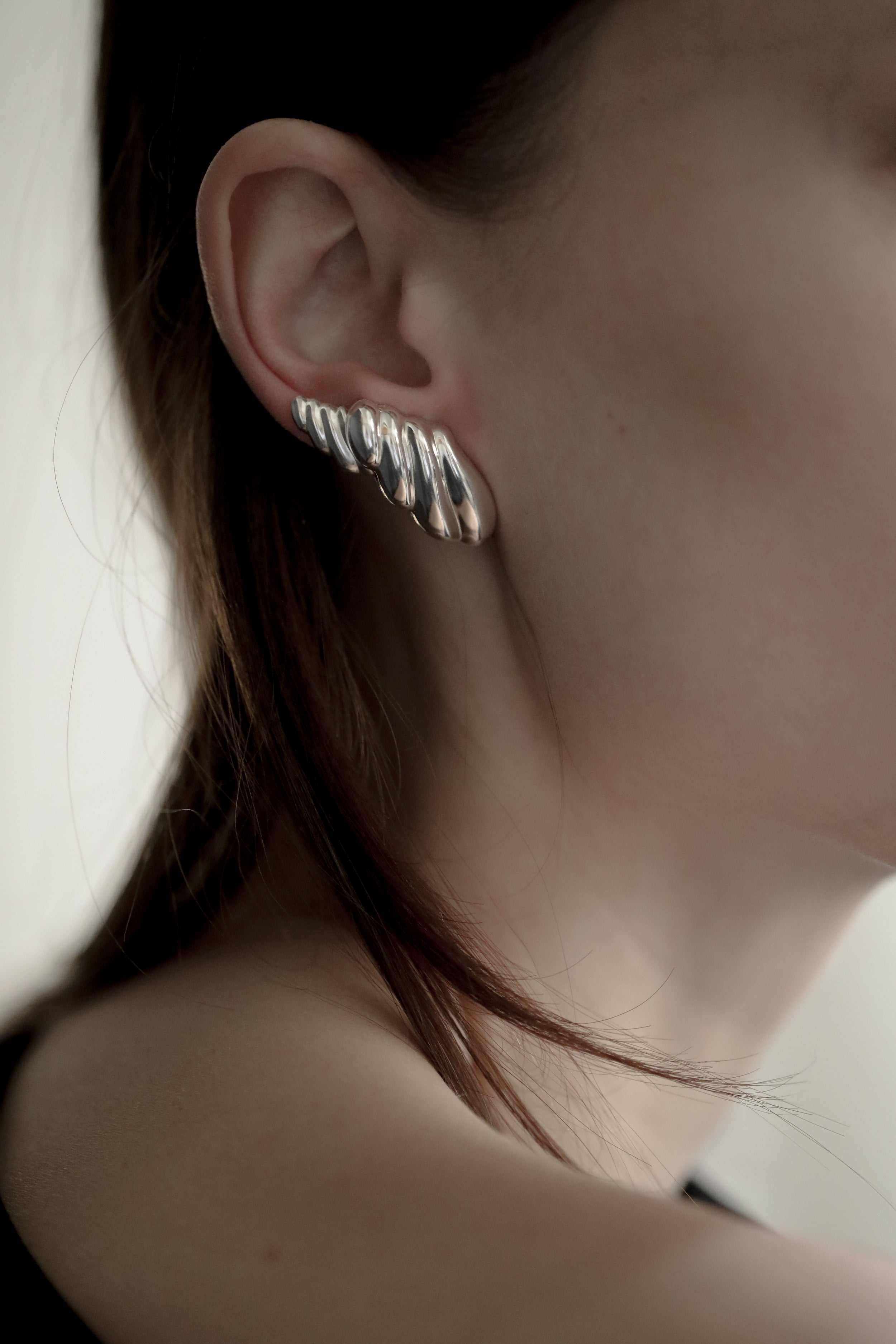 Forme Sculptural Stud Set