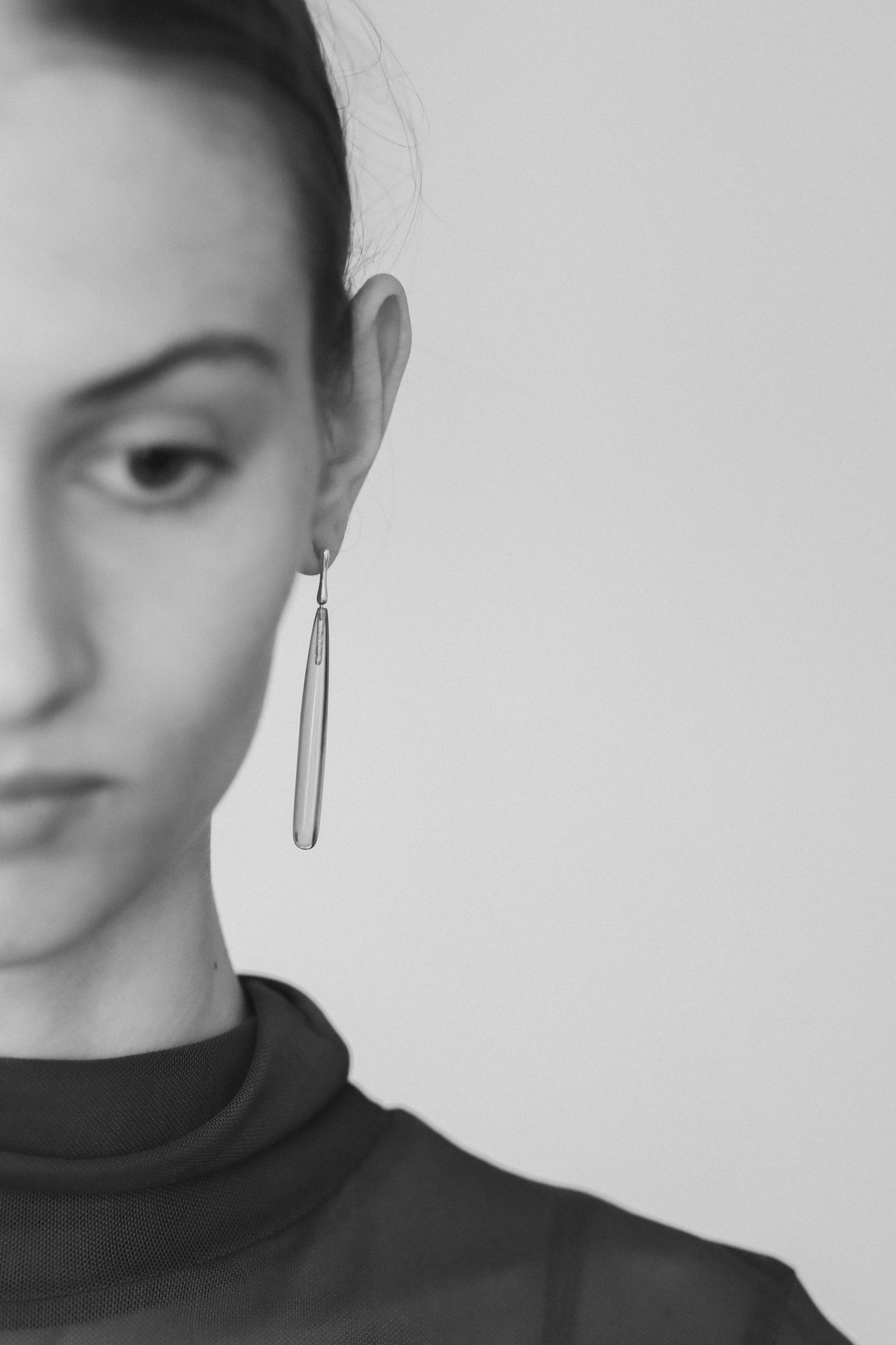 Svelte Glass Drop Earrings - Amber
