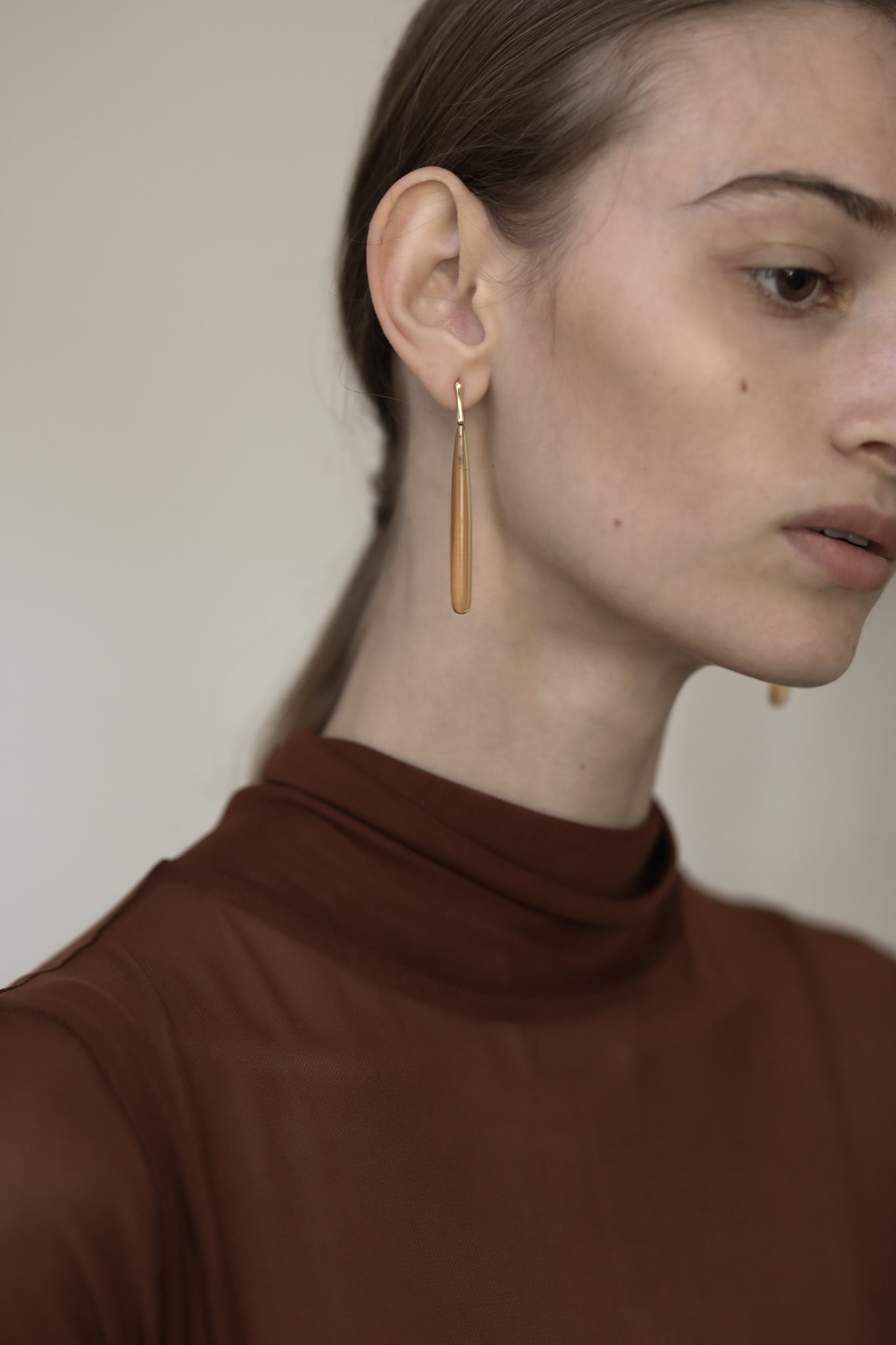 Svelte Glass Drop Earrings - Amber