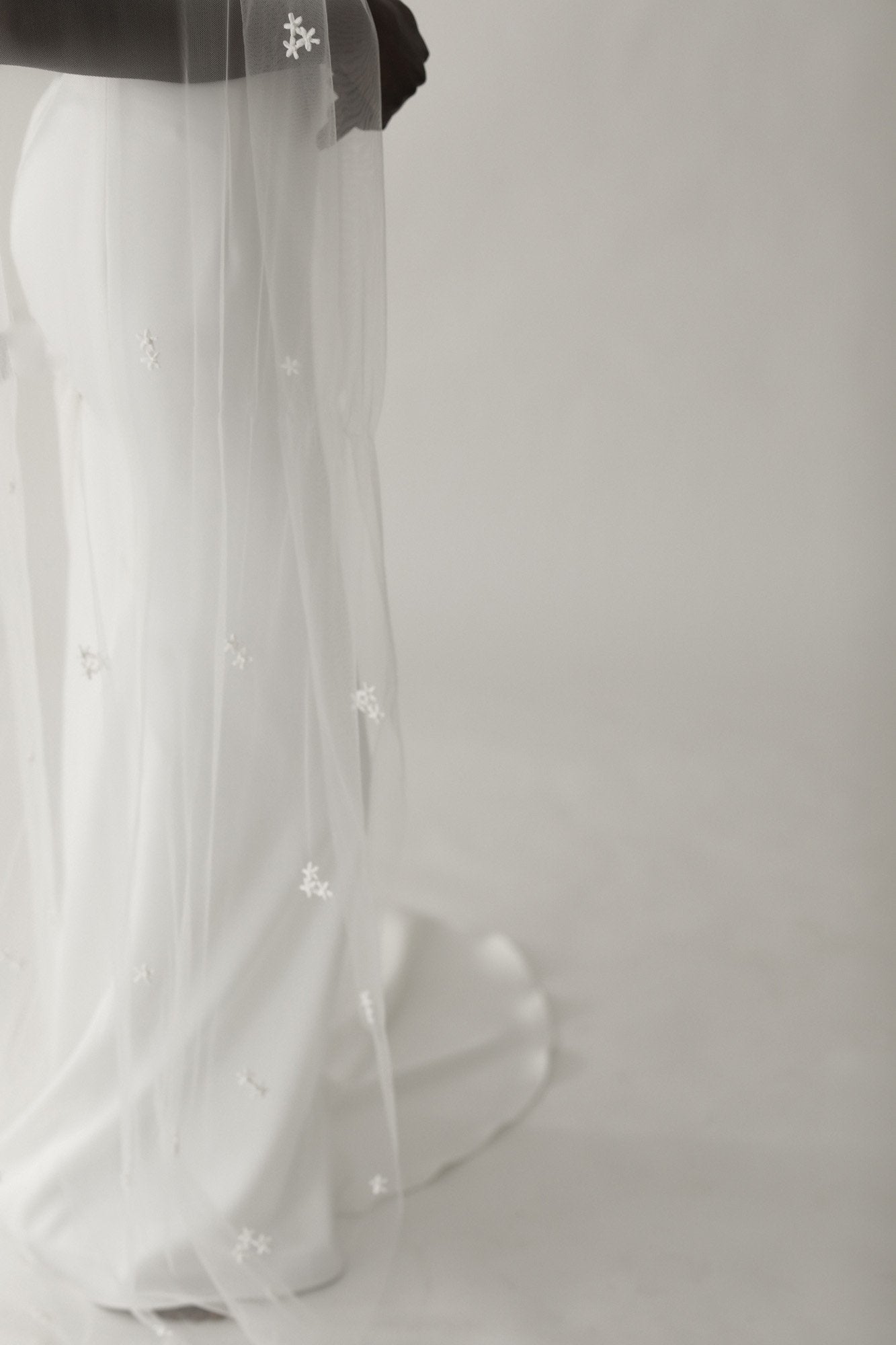 Aster Raffia Veil