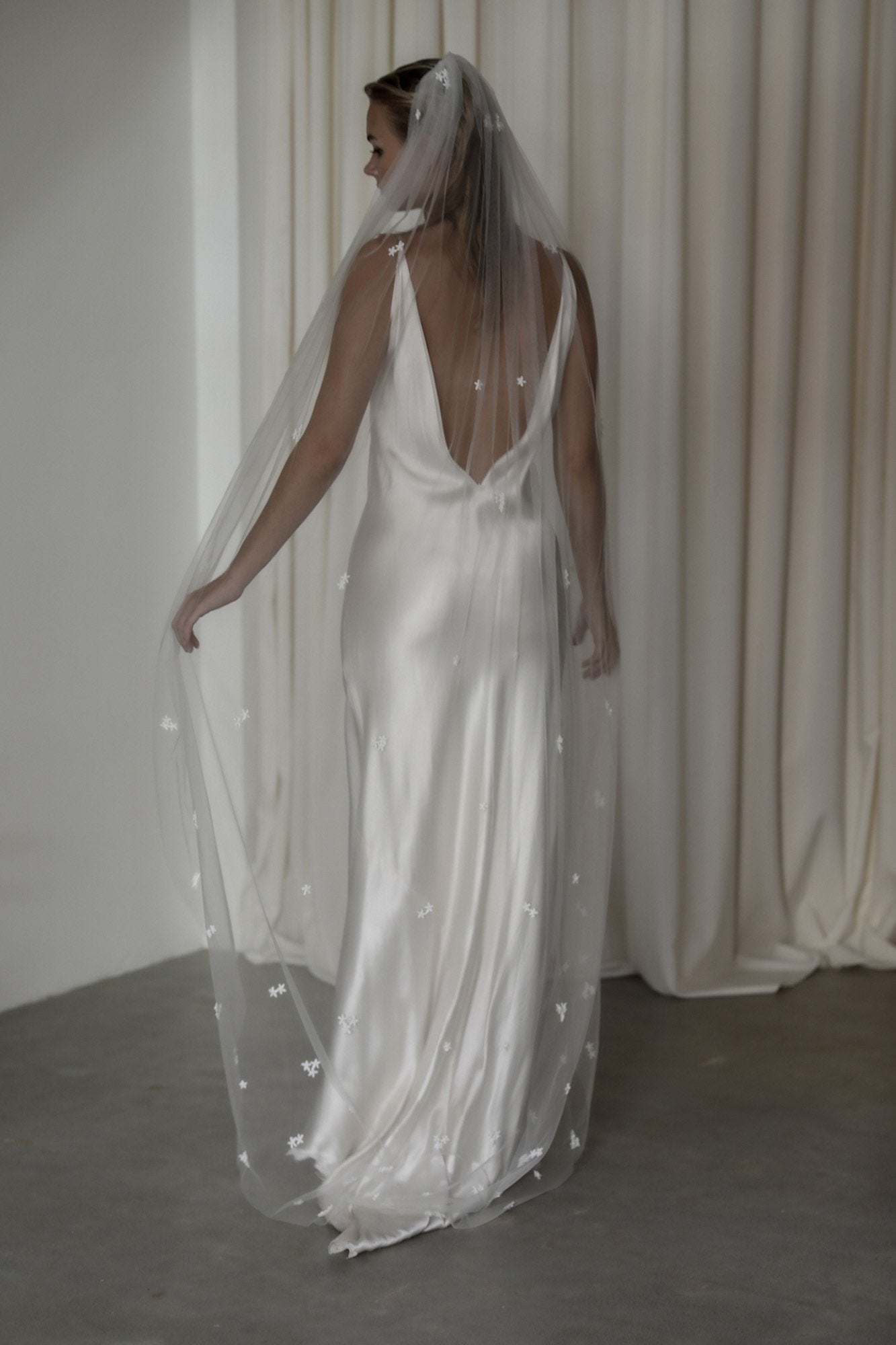 Aster Raffia Veil