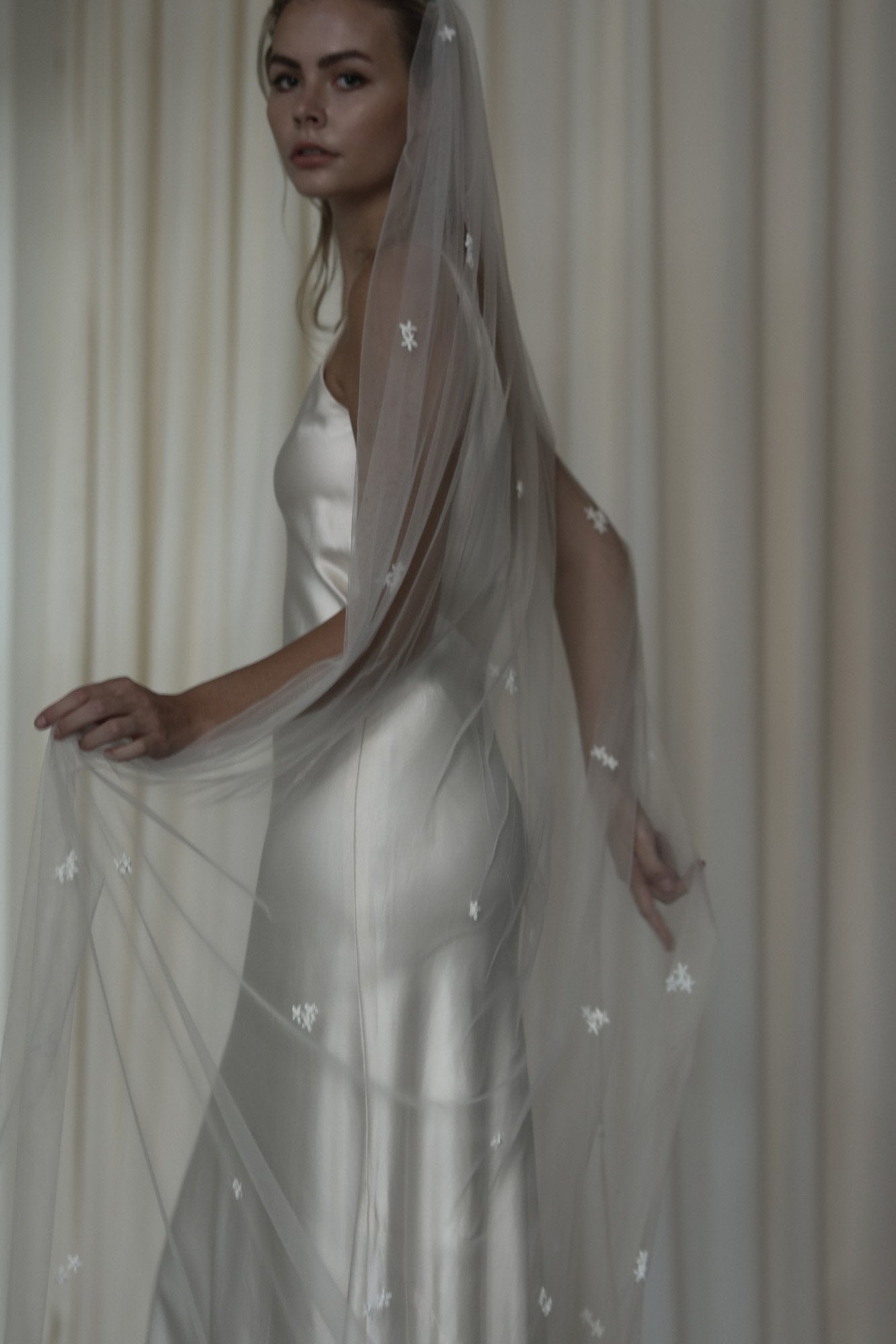 Aster Raffia Veil