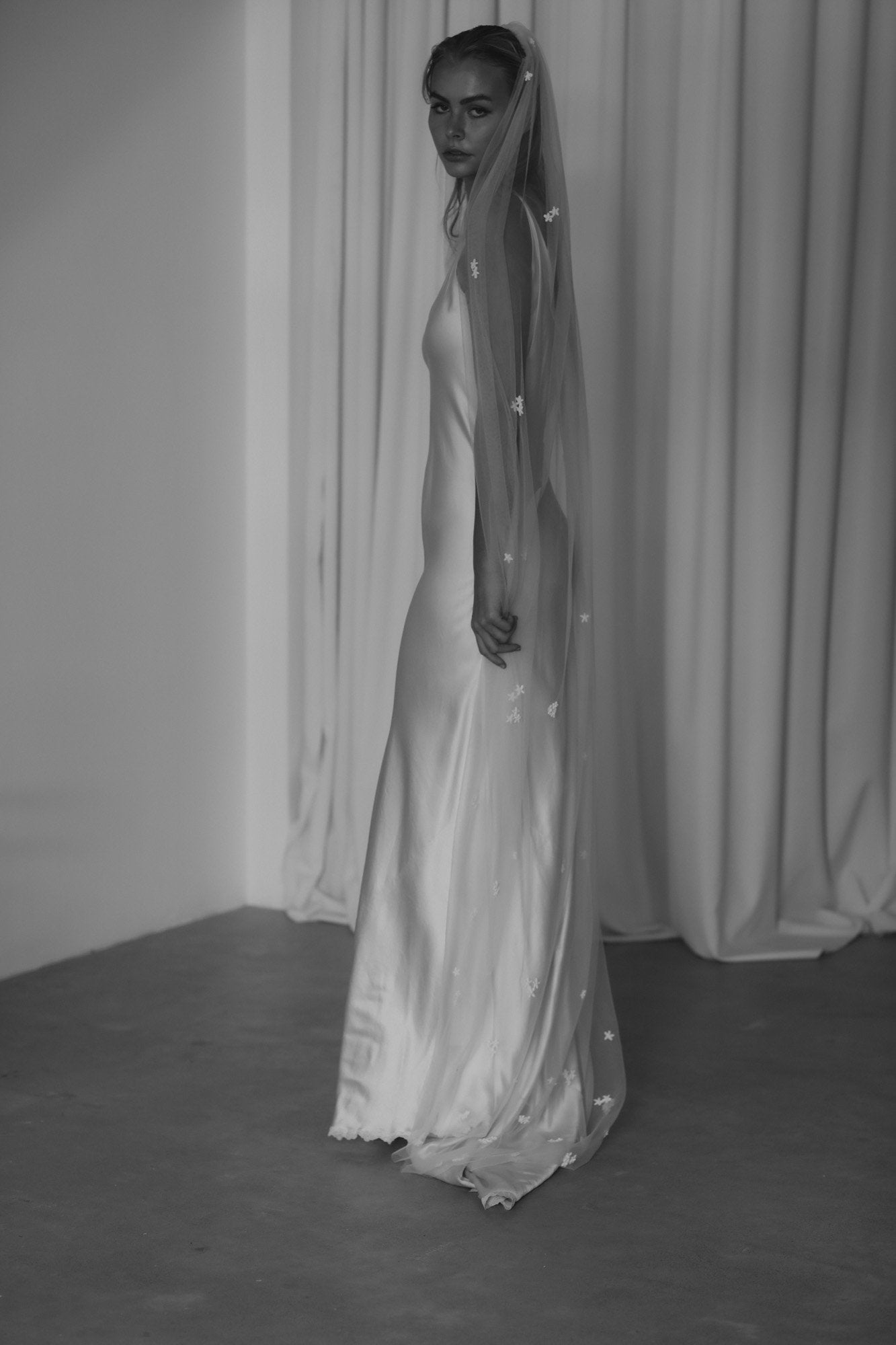 Aster Raffia Veil