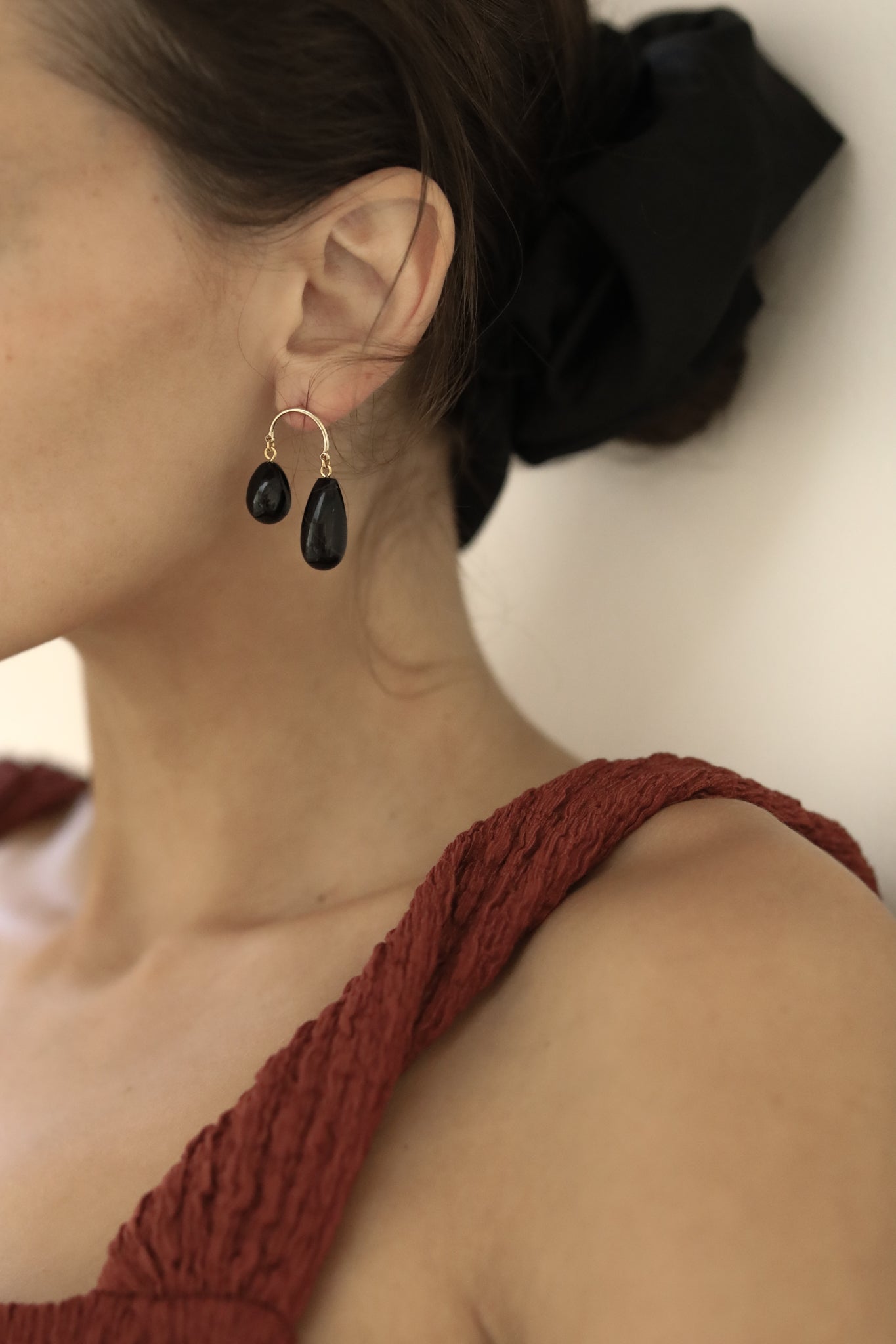 Glass Asymmetric Drop Earrings - Black