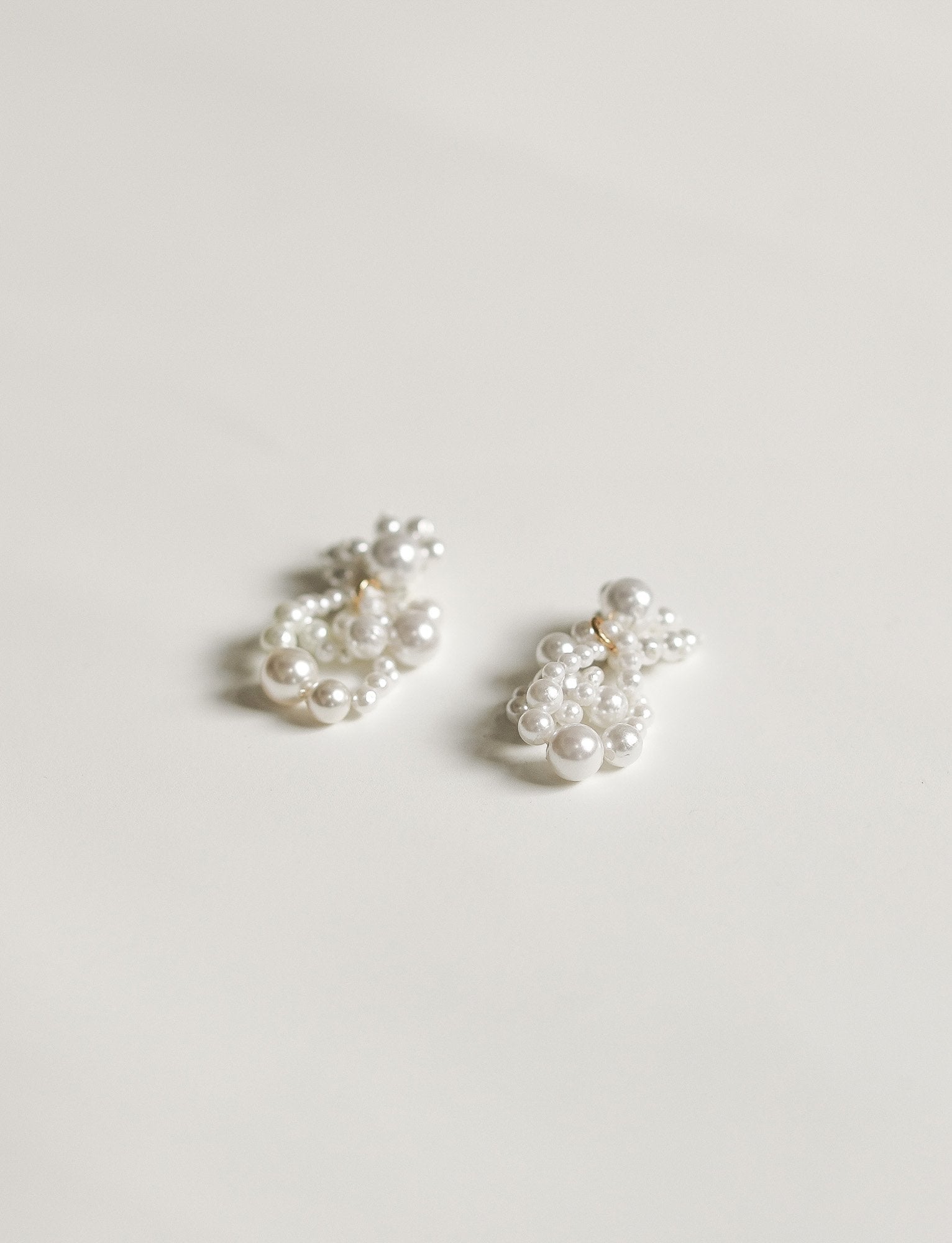 devi-pearl-drop-earrings-abellie-bridal-earrings_01.jpg
