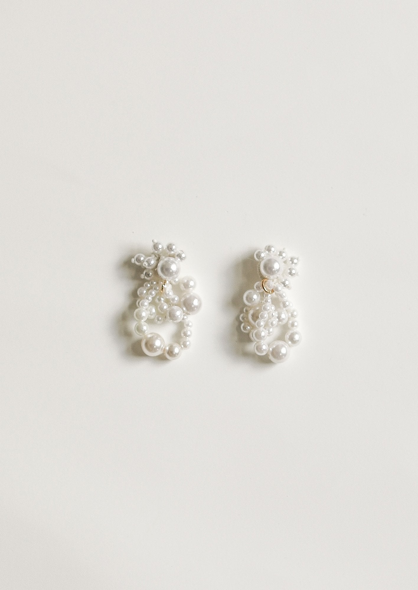 devi-pearl-drop-earrings-abellie-bridal-earrings_02.jpg