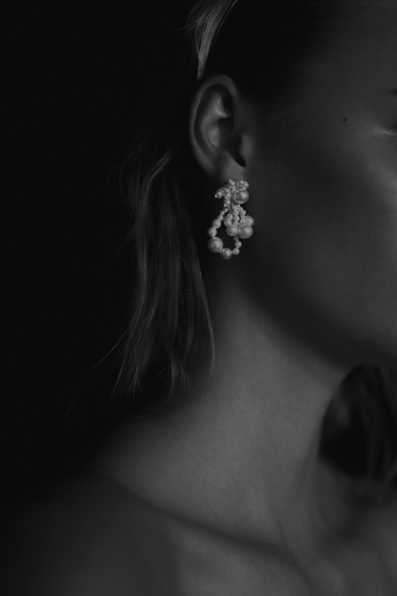 devi-pearl-drop-earrings-abellie-bridal-earrings_05.jpg