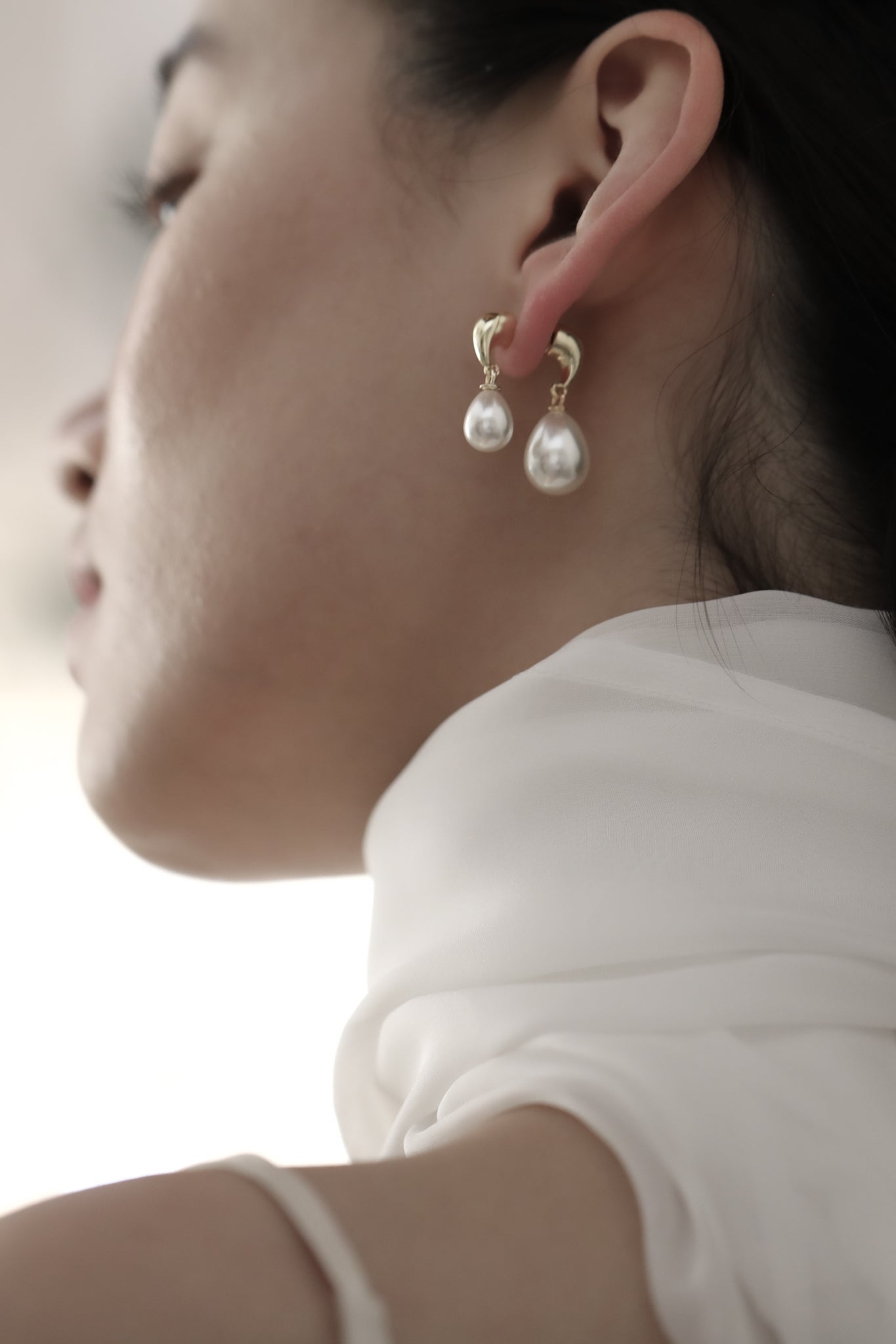 Gilded Asymmetric Pearl Drop Earrings - Sale