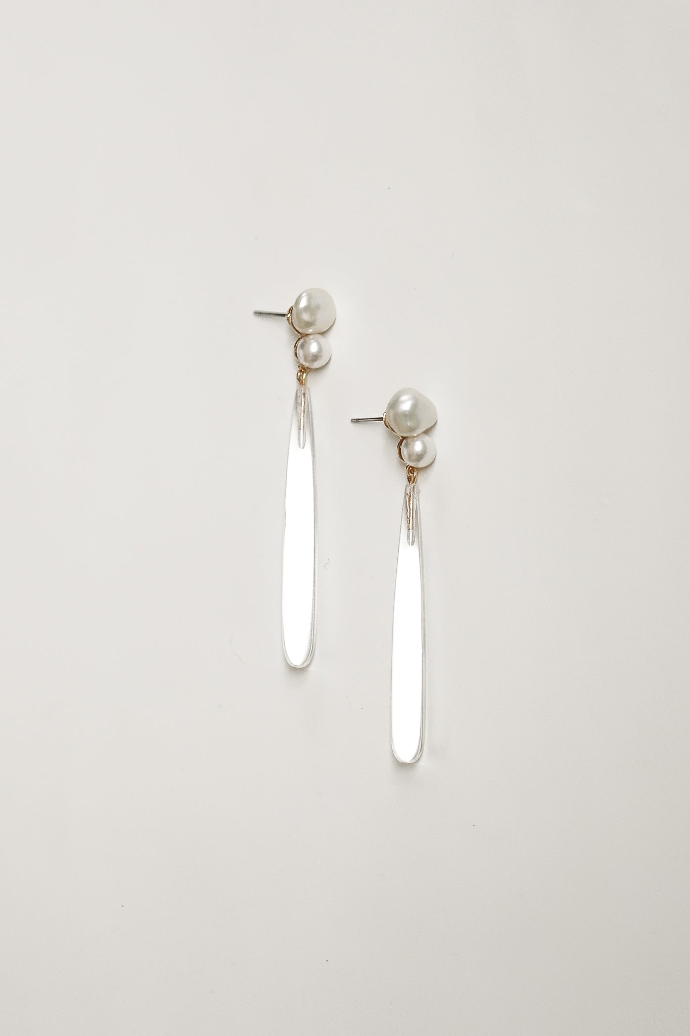 Svelte Glass x Pearl Drop Earrings