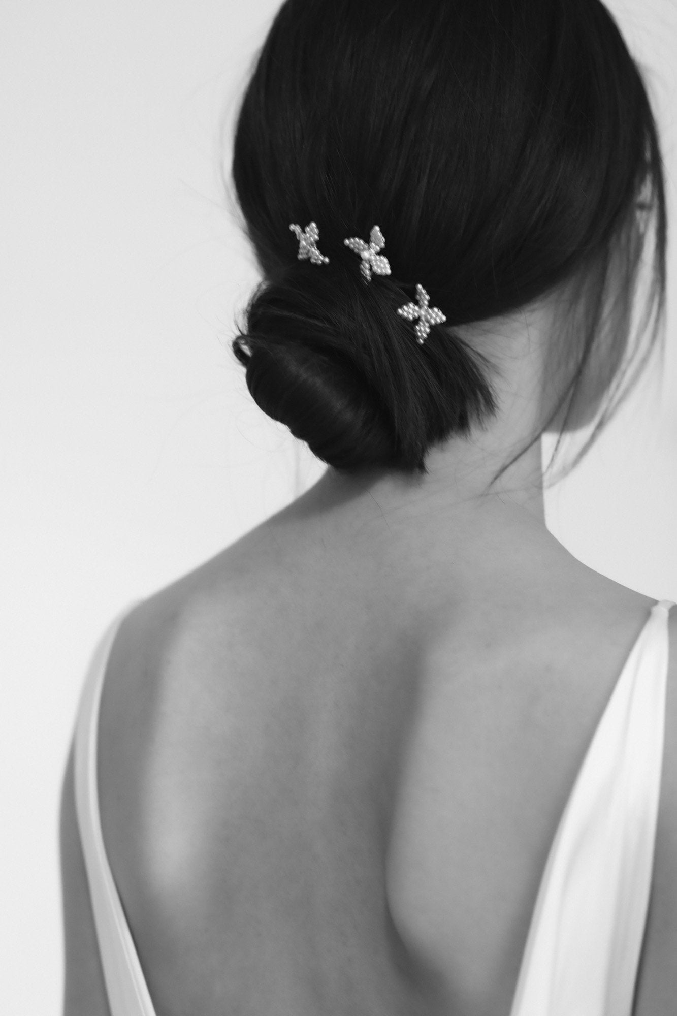 harlow-pearl-bridal-hair-pins-by-abellie-2.jpg