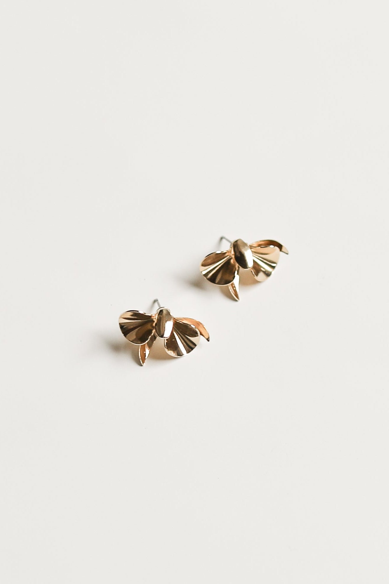 Mini Magnolien Ohrstecker