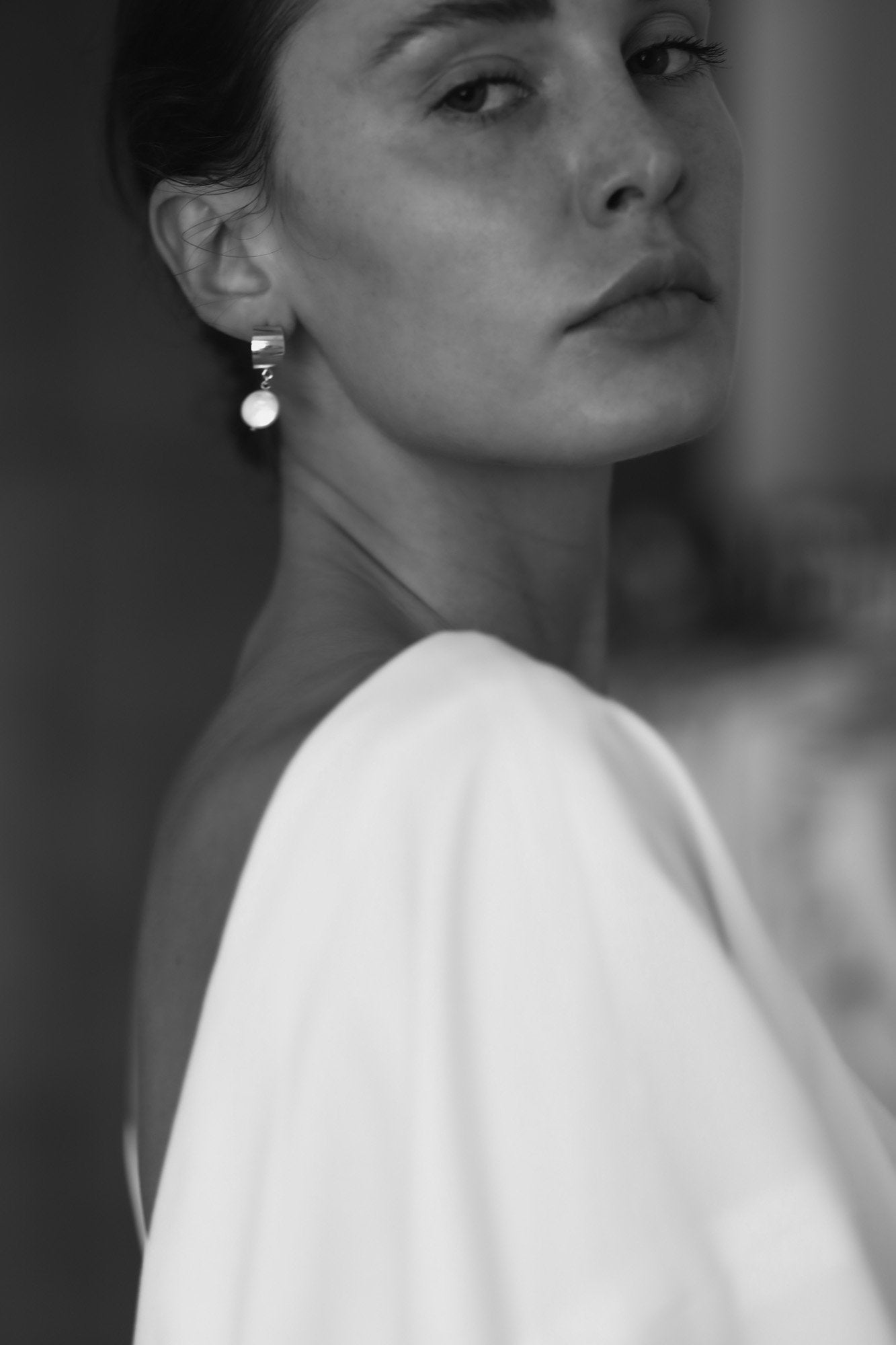 mini-pearl-drop-earrings-ab-ellie-bridal-earrings_01.jpg