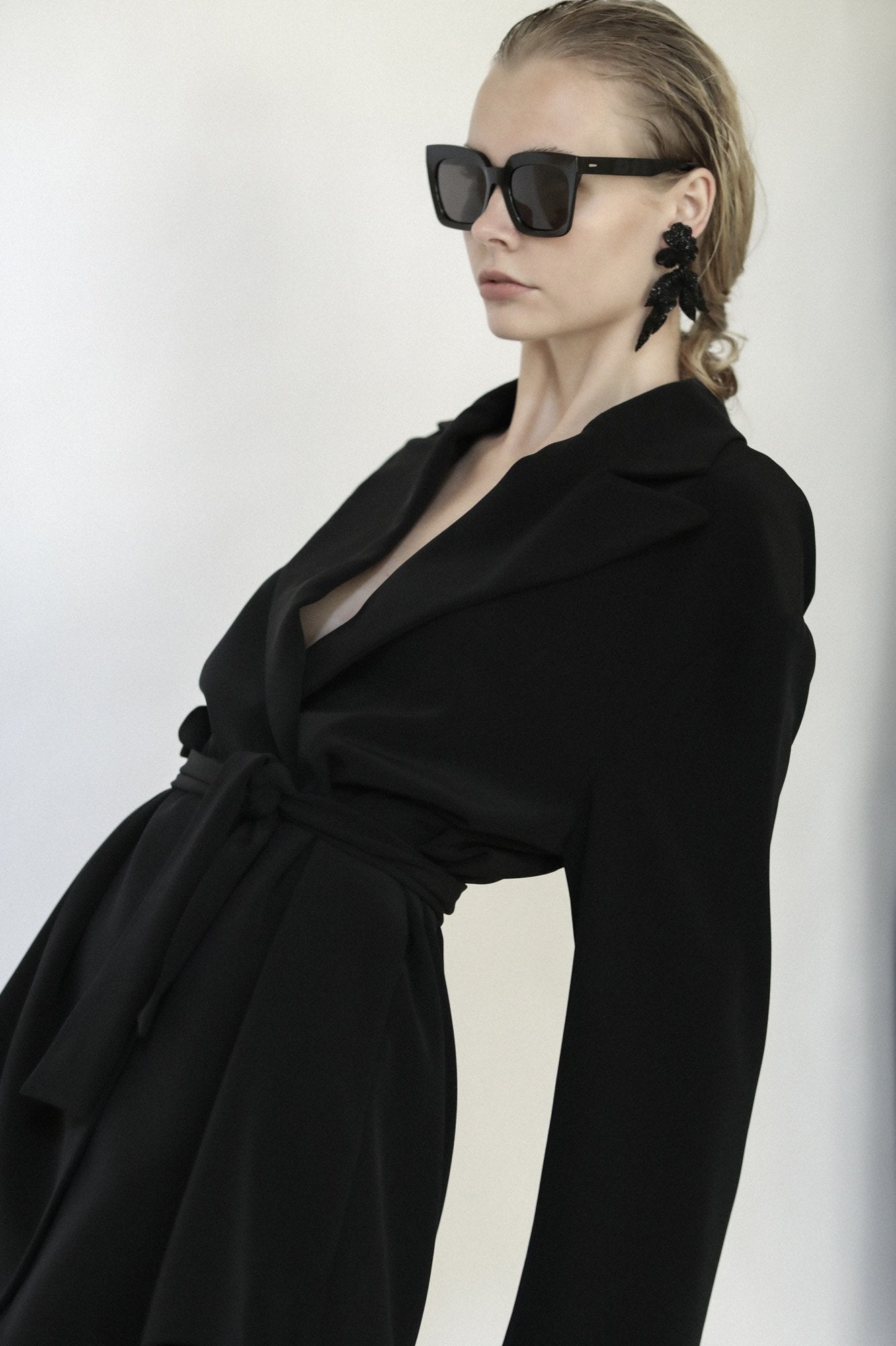 Maj Drop Earrings - Black