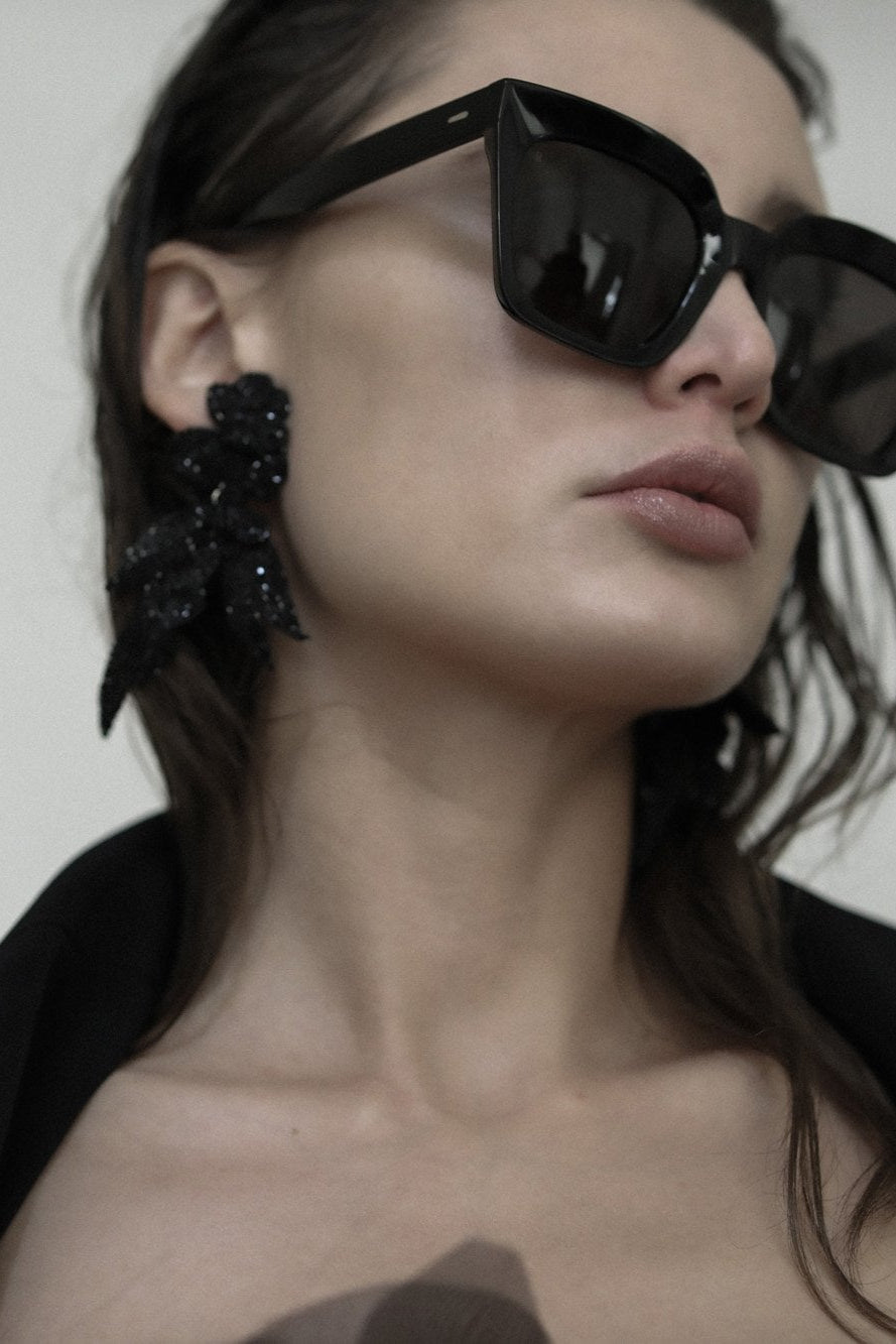 Maj Drop Earrings - Black