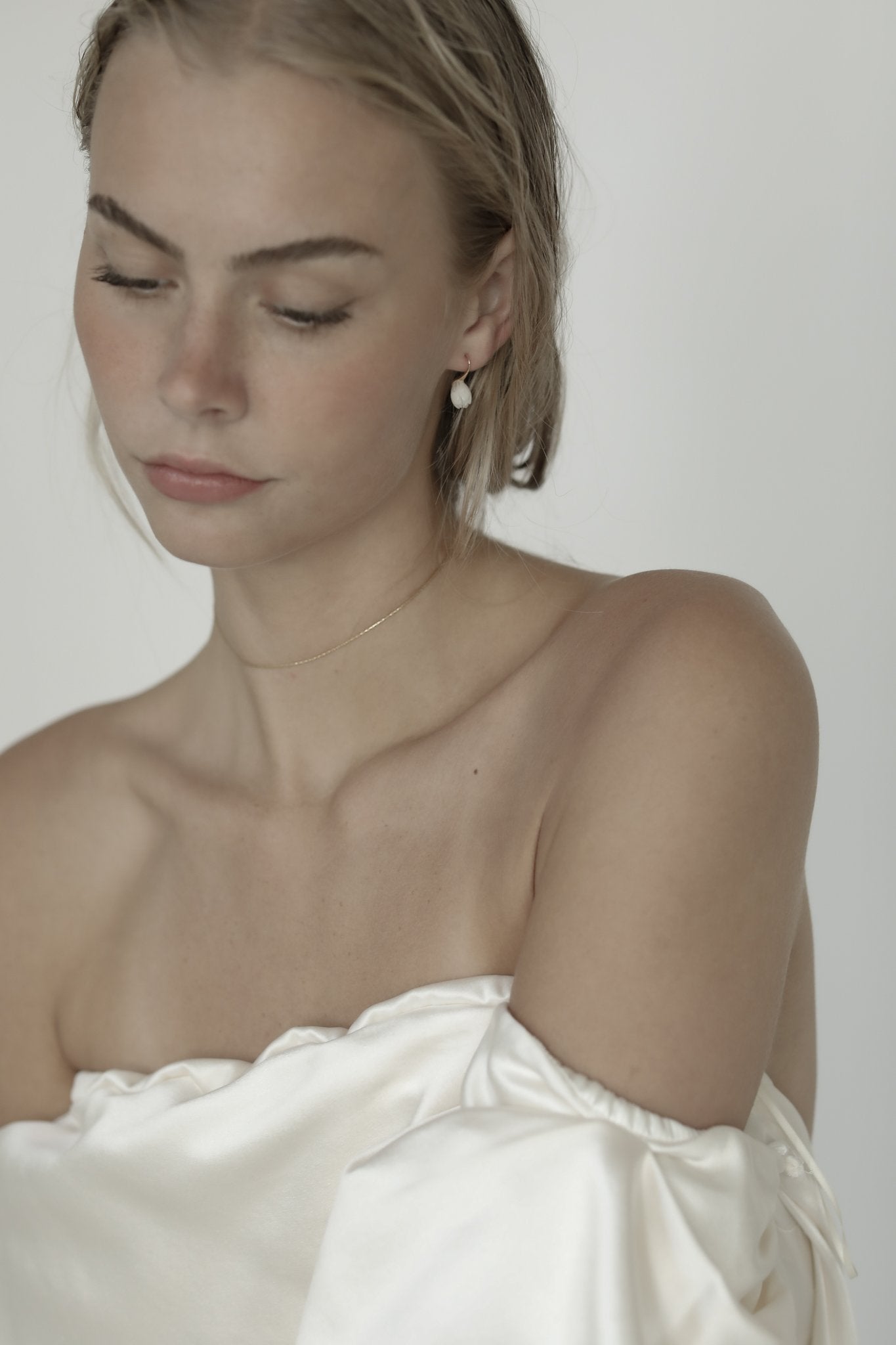 mother-of-pearl-demi-drops-earrings-abellie-3-2.jpg