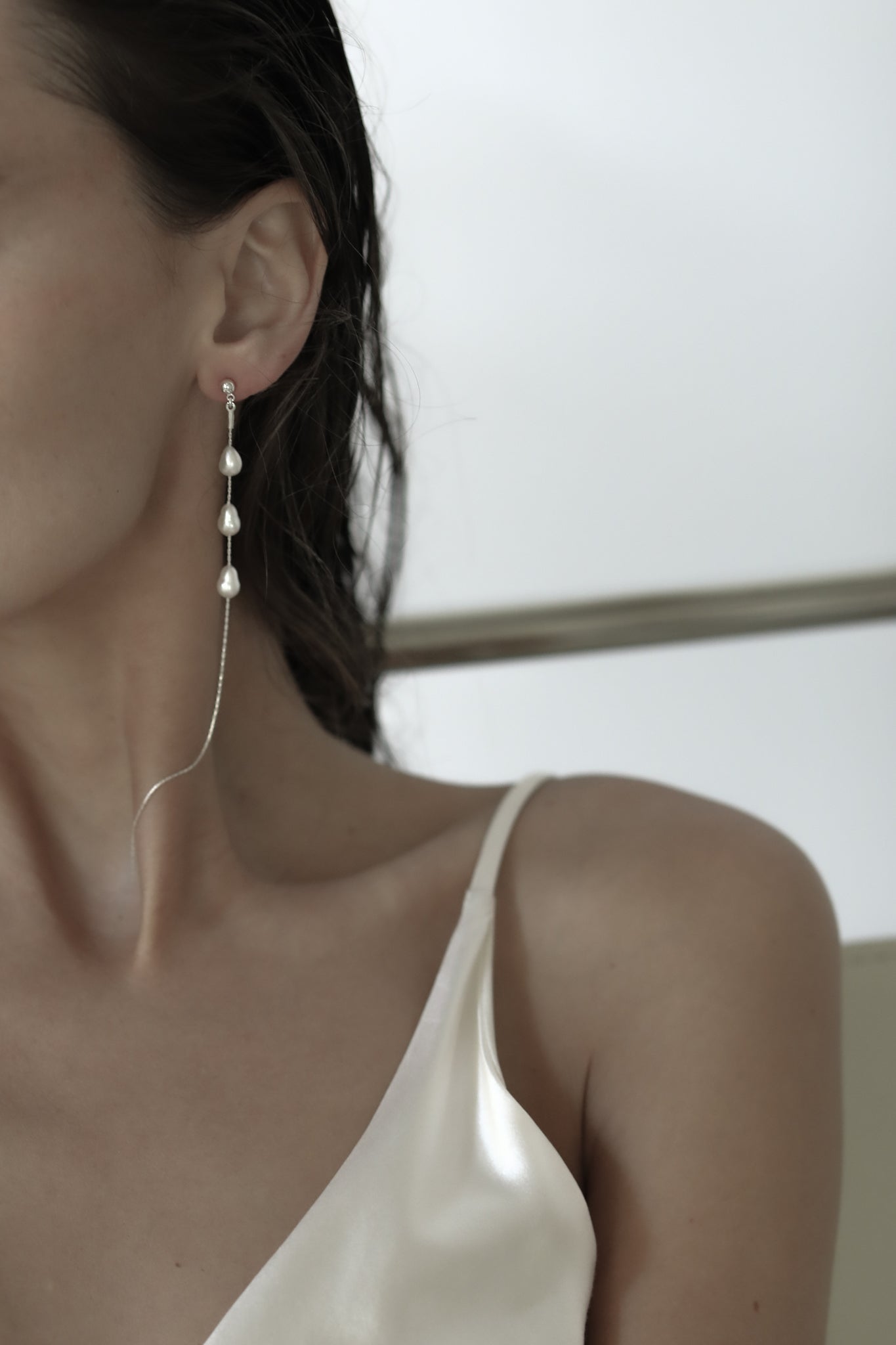 Perla Strand Earrings - Full