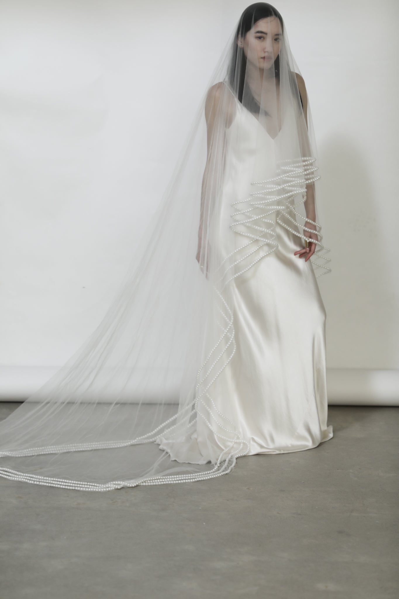 Rosario Pearl Edge Veil