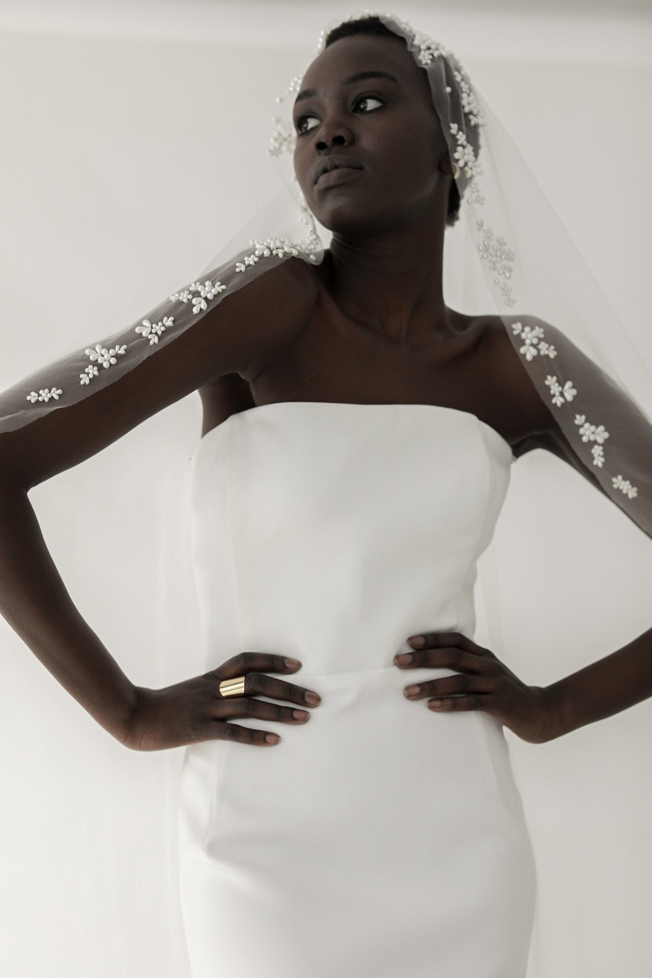 sonia-mantilla-pearl-veil-veil-abellie-bridal-accessories-05.jpg