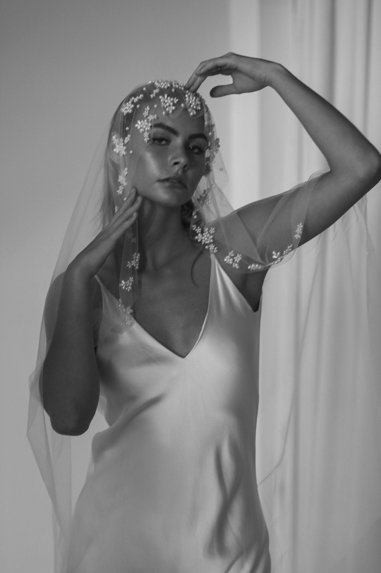 sonia-mantilla-pearl-veil-veil-abellie-bridal-accessories-25.jpg