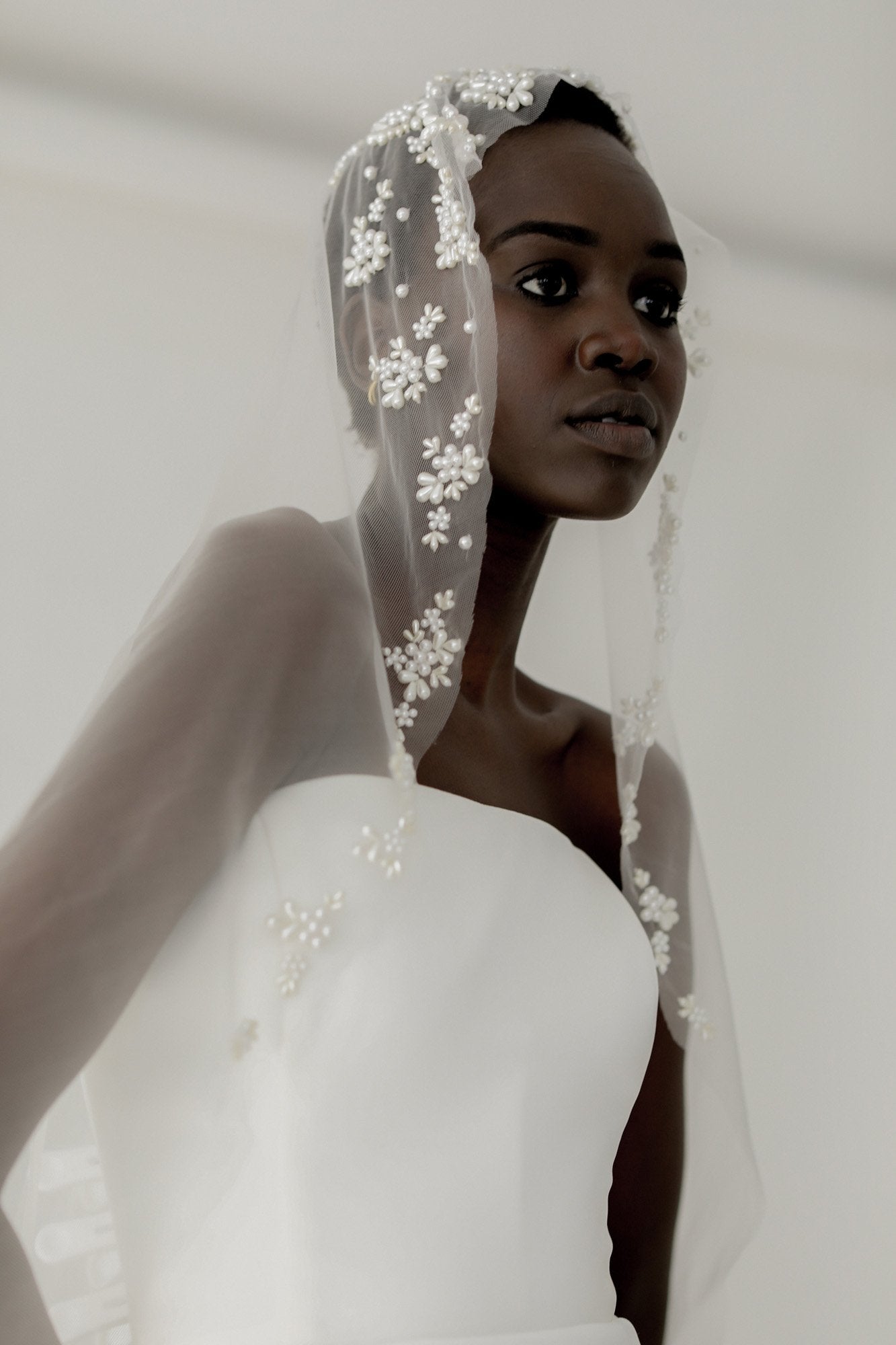 sonia-mantilla-pearl-veil-veil-abellie-bridal-accessories-36.jpg