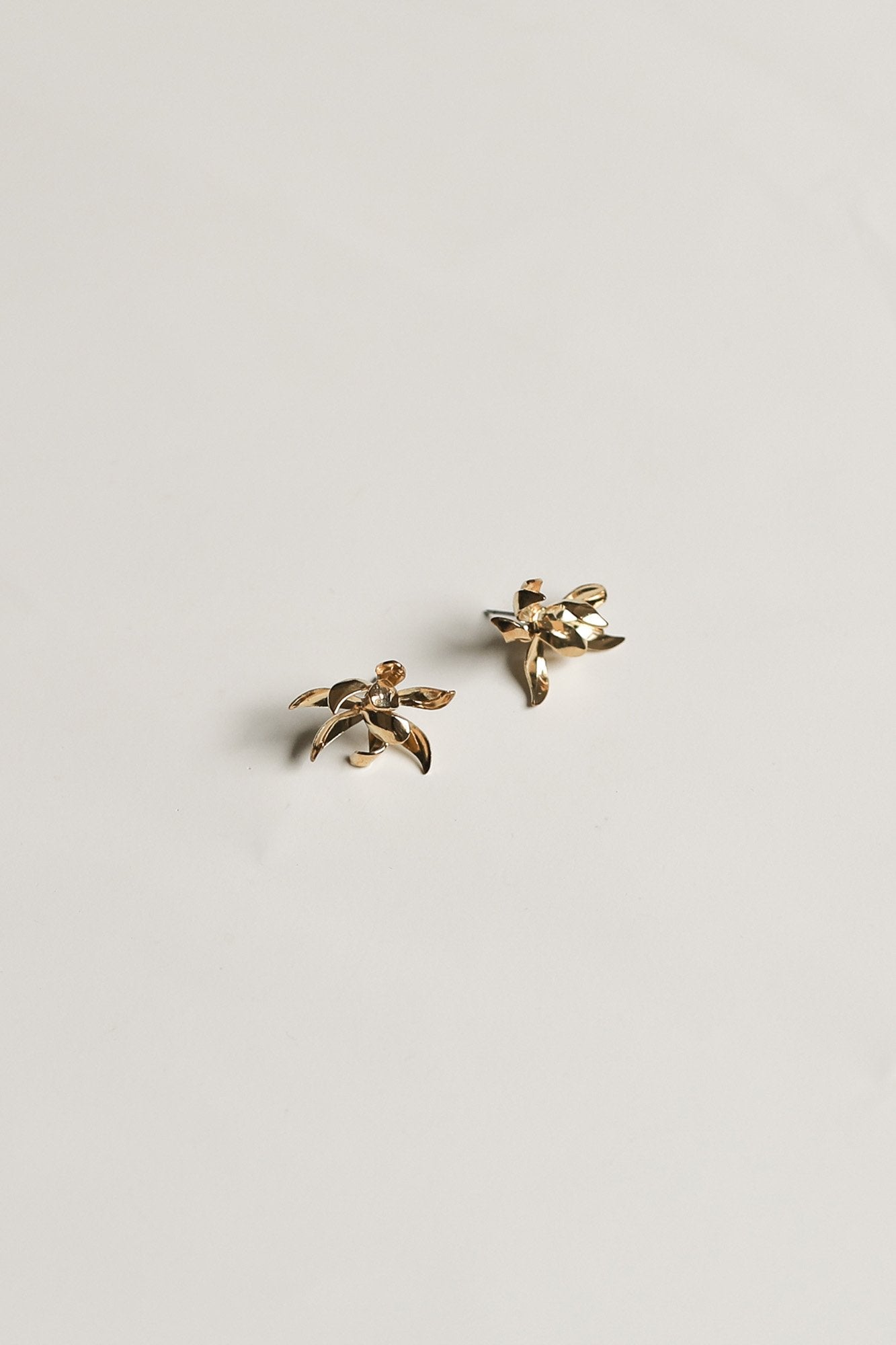 willow-stud-earrings-by-ab-ellie-bridal-accessories_03.jpg