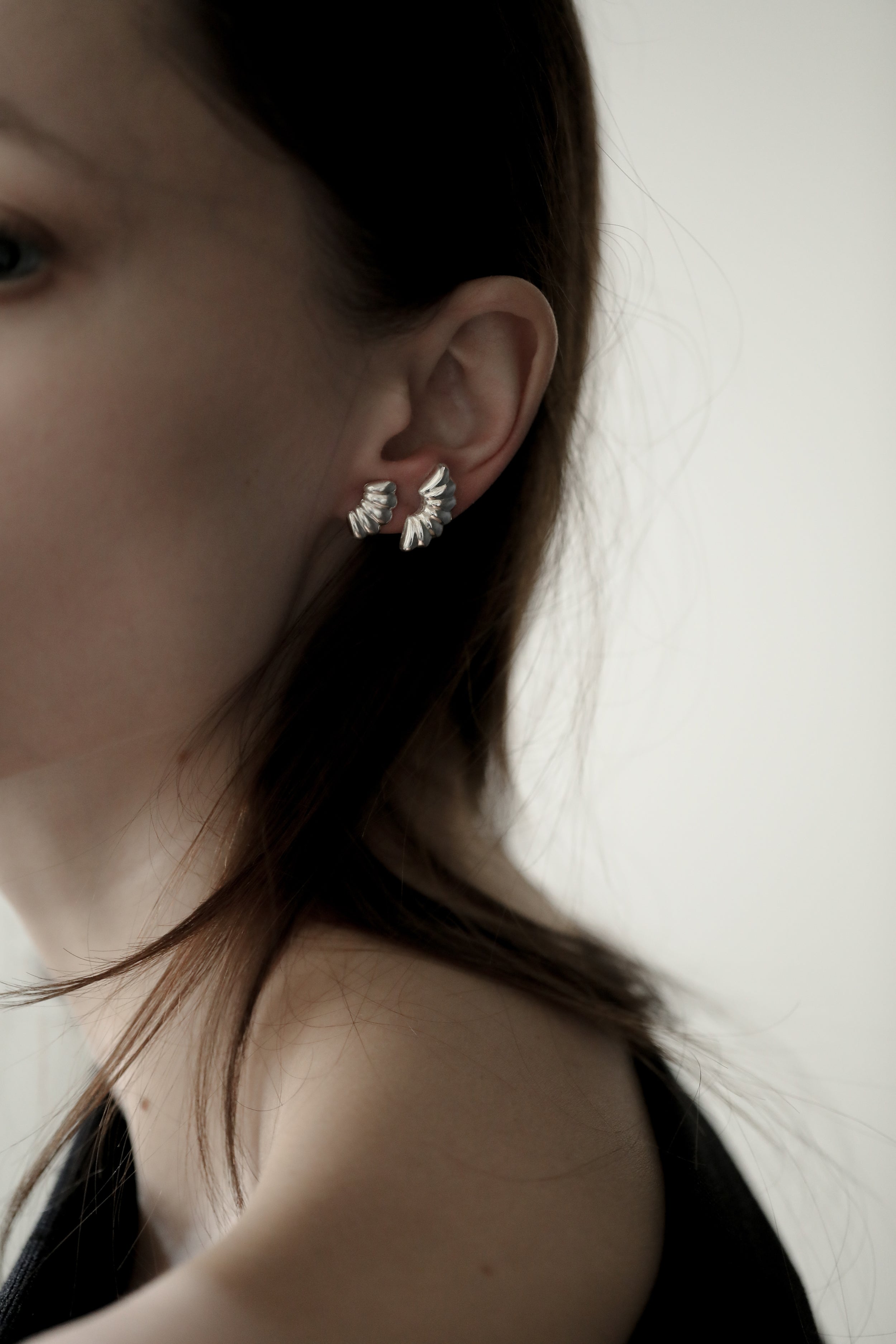 Ribbed Crest Sculptural Stud Set