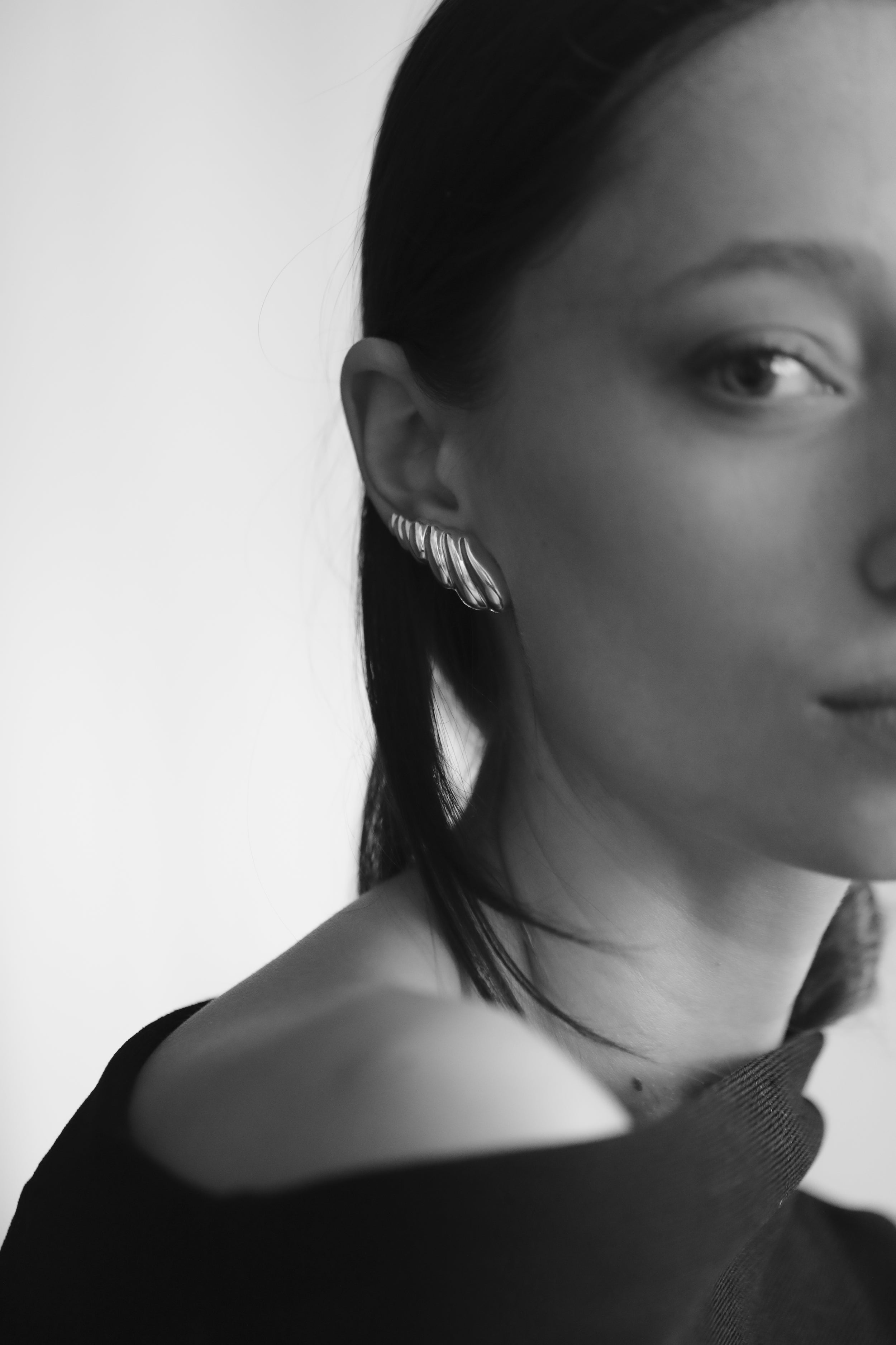 Forme Sculptural Stud Set