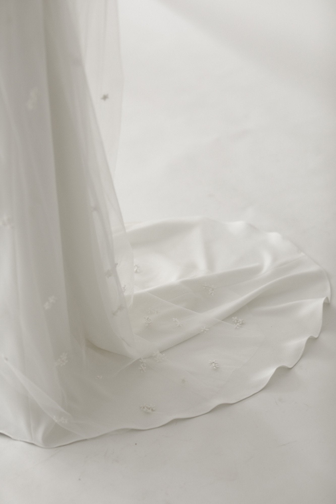 Aster Raffia Veil