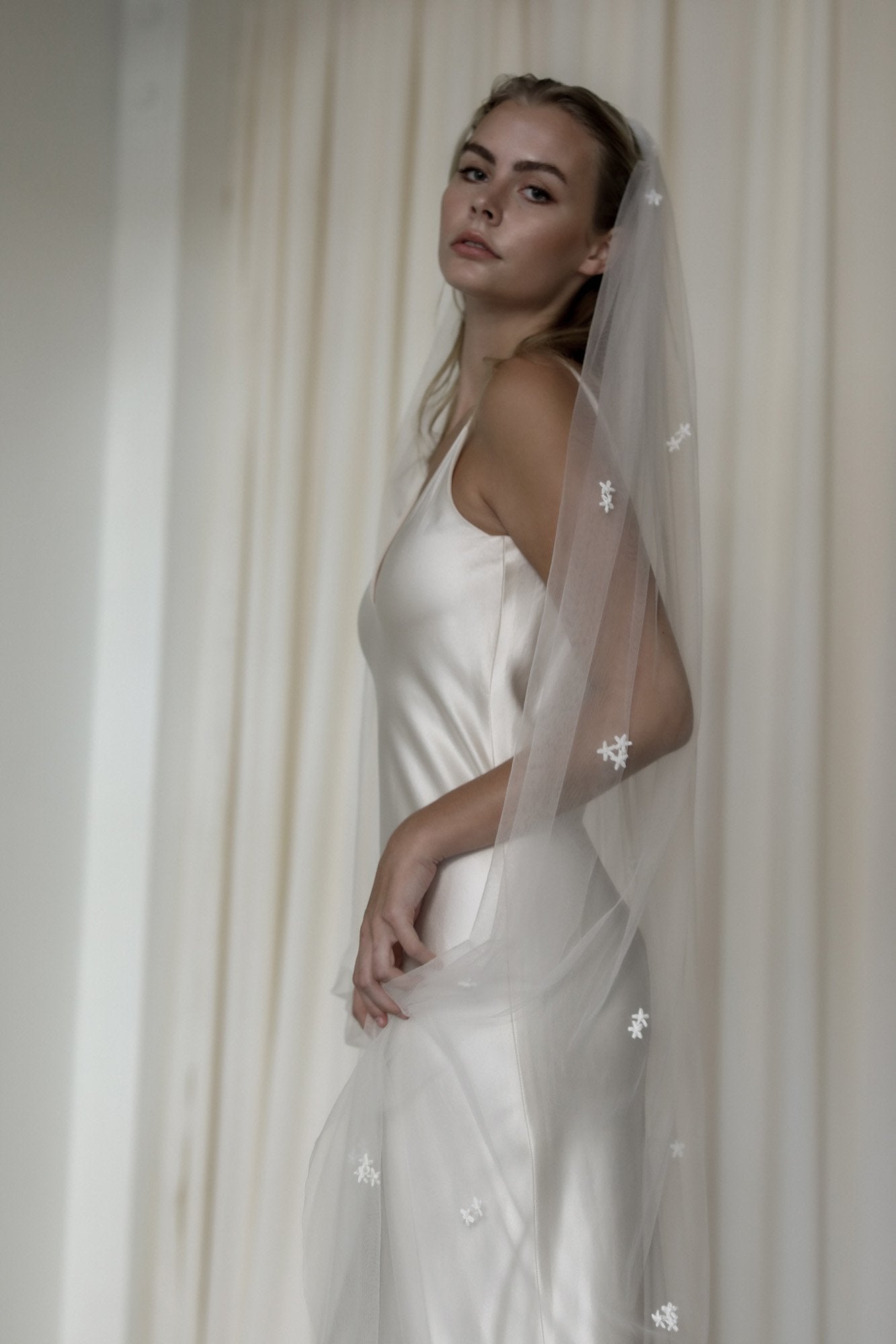 Aster Raffia Veil