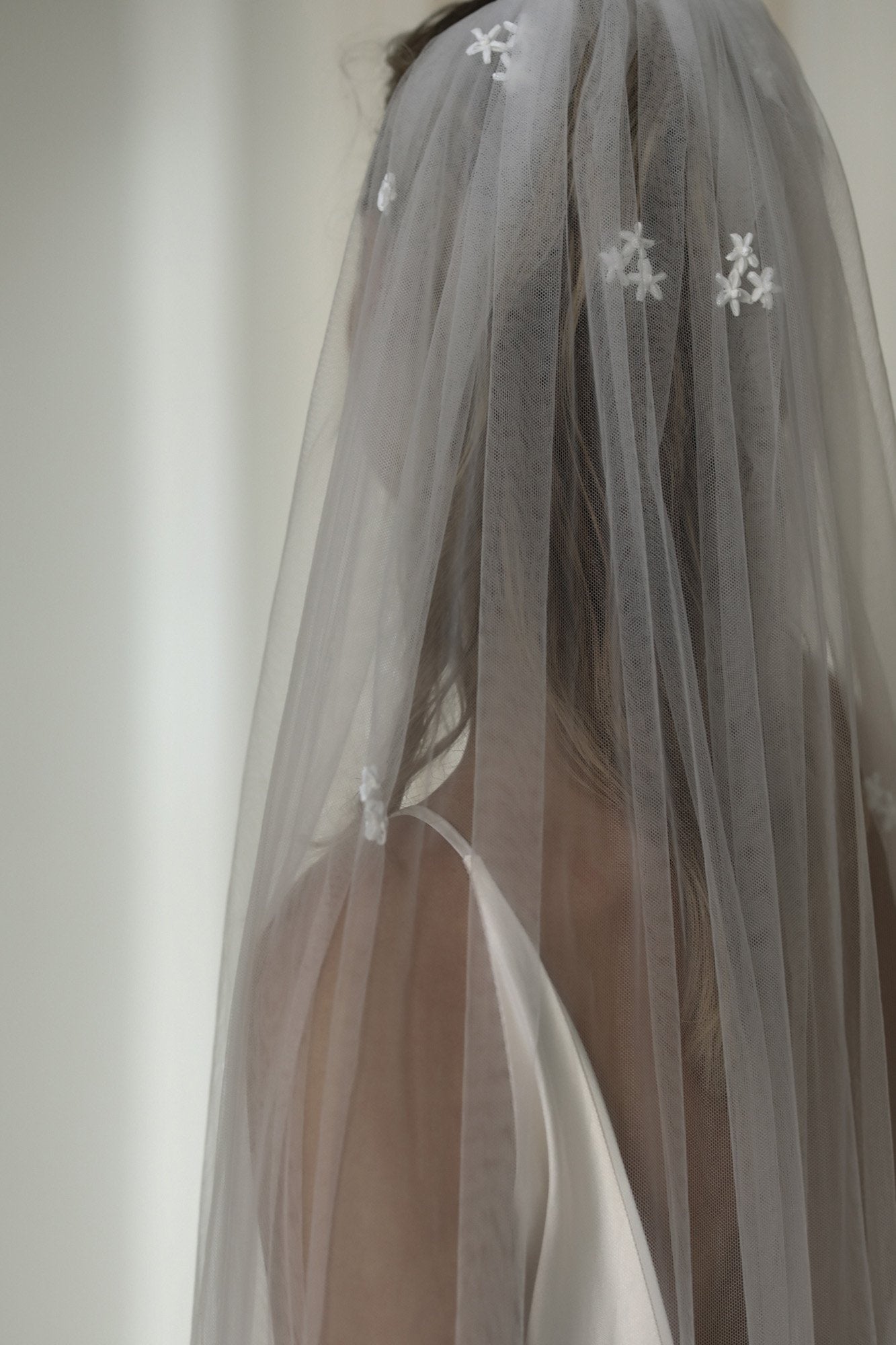 Aster Raffia Veil