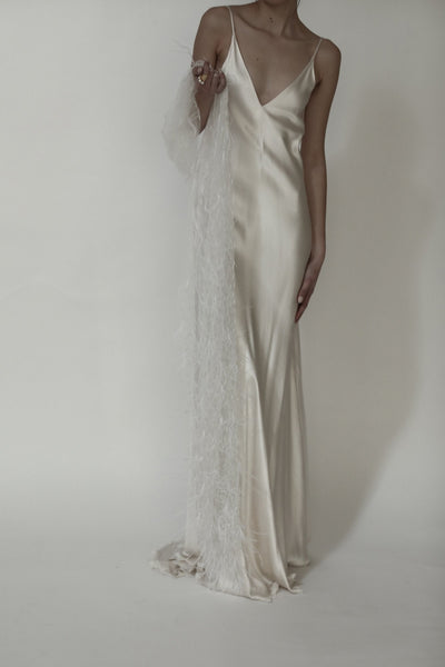 charlotte-feather-tulle-veil-