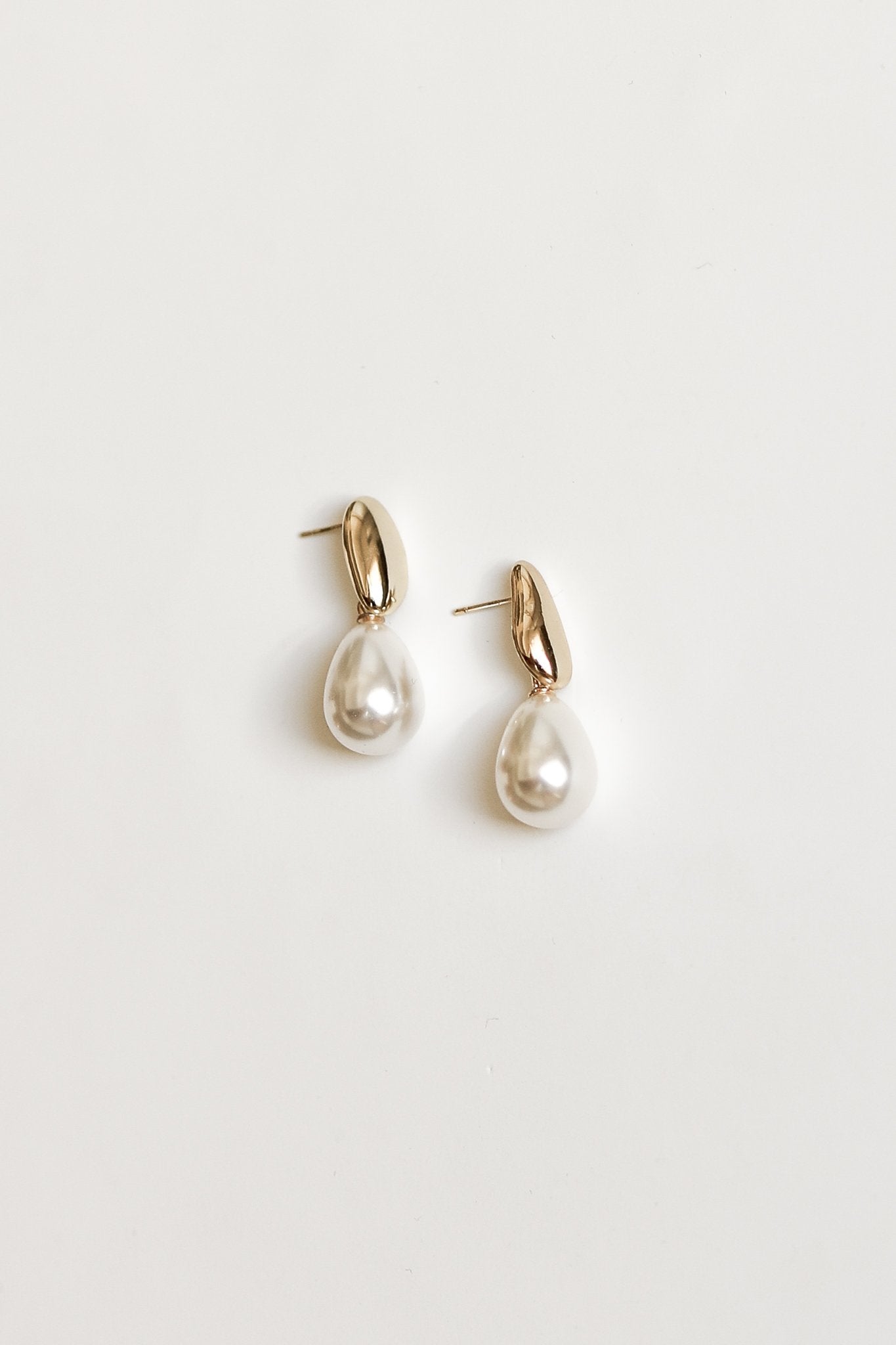 gold-irregulr-orb-pearl-drop-earrings-by-abellie-1.jpg