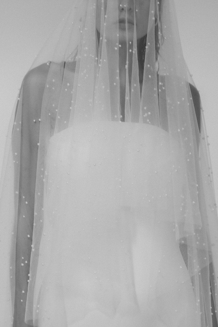 harlow-pearl-drop-wedding-veil-by-abellie-2.jpg