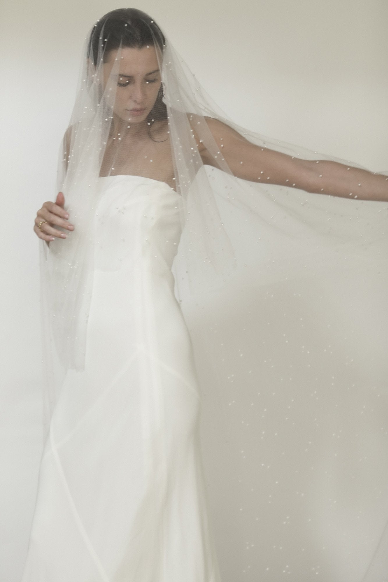 harlow-pearl-drop-wedding-veil-by-abellie-6.jpg