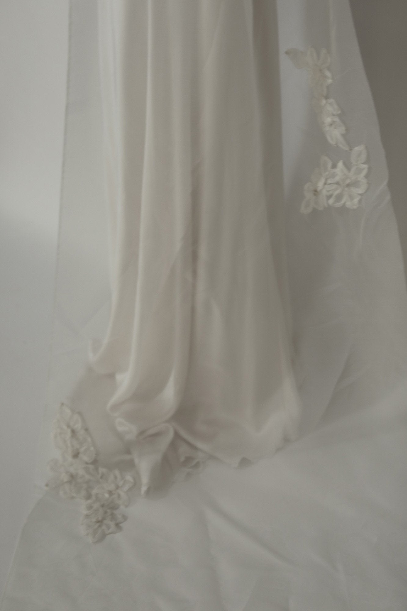 kinsley-floral-organza-veil-by-abellie-7.jpg