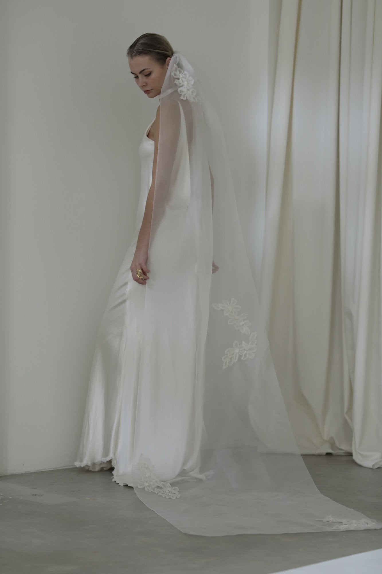 kinsley-modern-organza-floral-veil-by-abellie-6.jpg