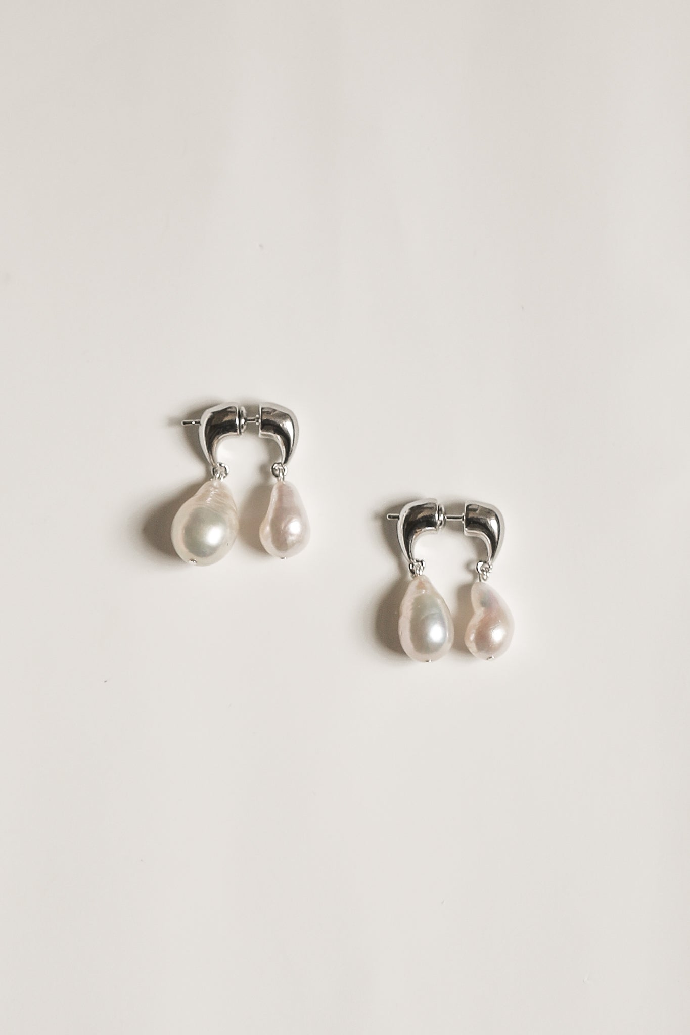 Orb Mini Baroque Pearl Asymmetric Drops