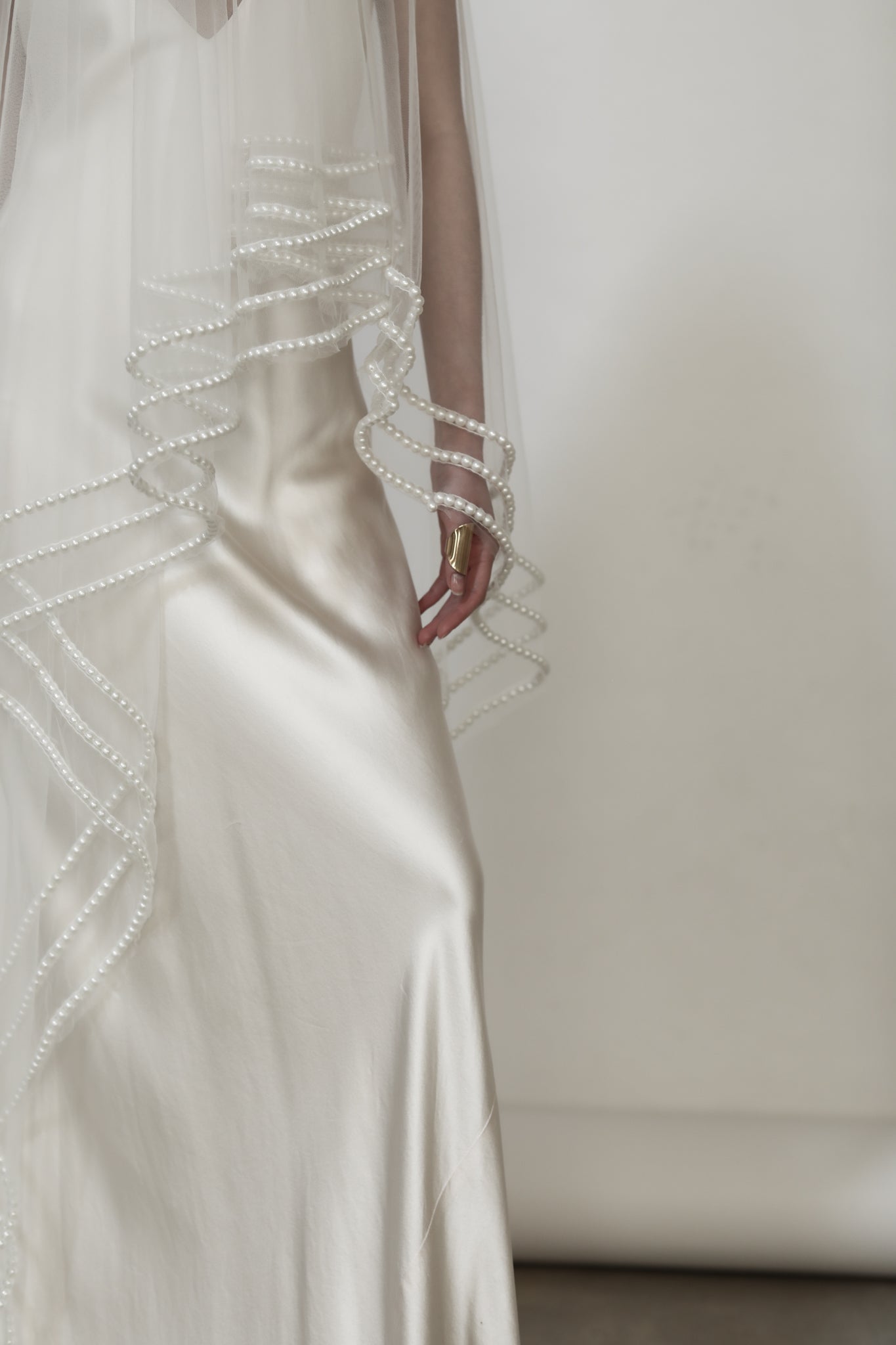 Rosario Pearl Edge Veil