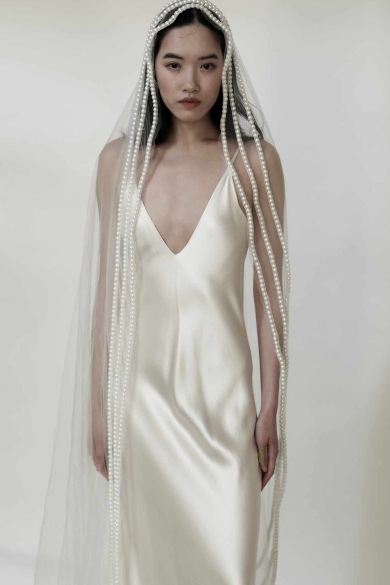 Rosario Pearl Edge Veil