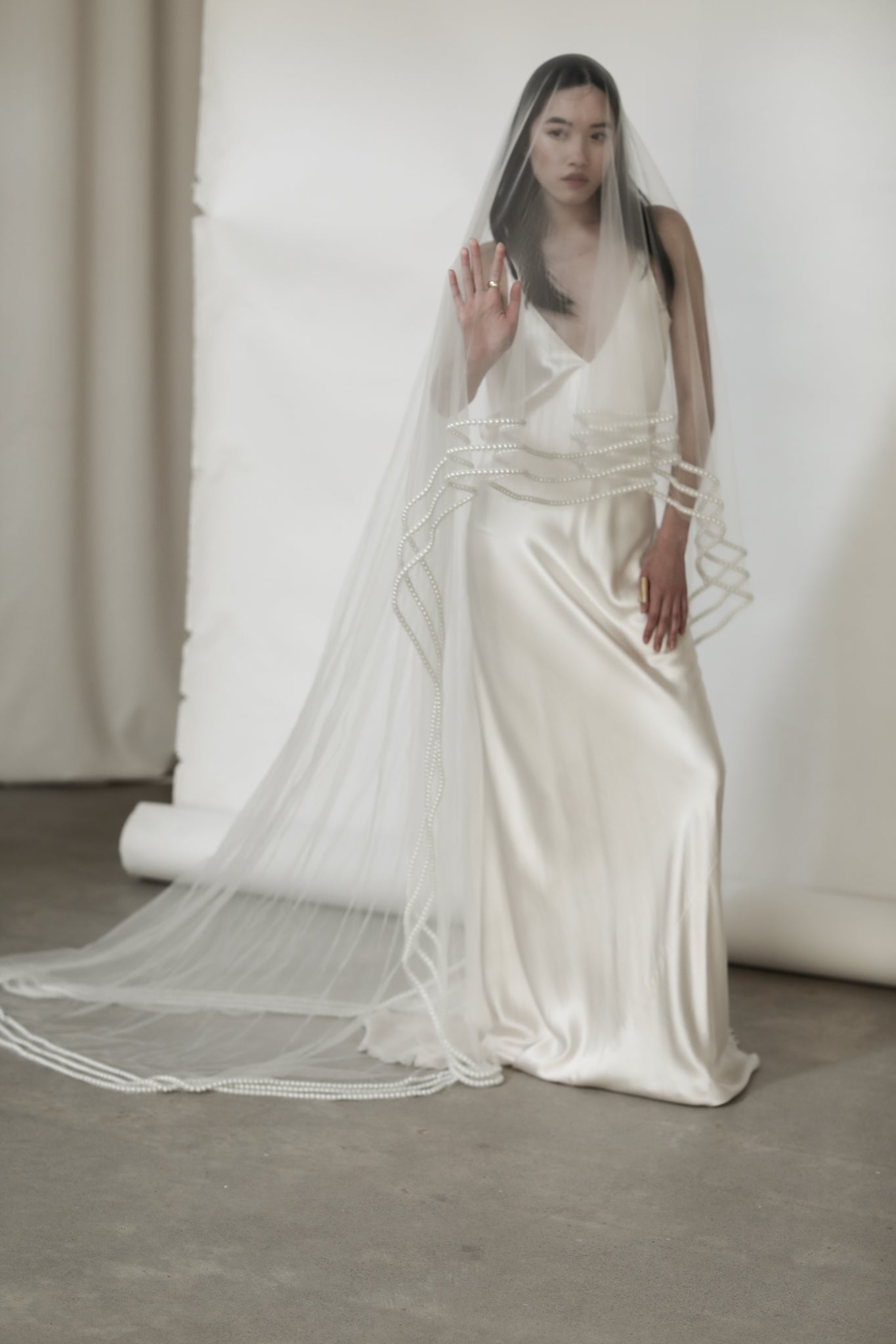 Rosario Pearl Edge Veil