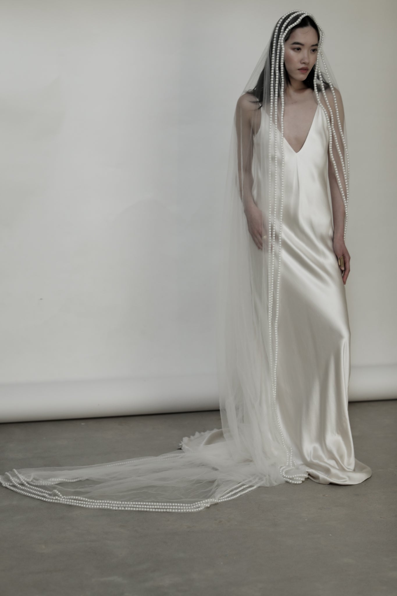 Rosario Pearl Edge Veil