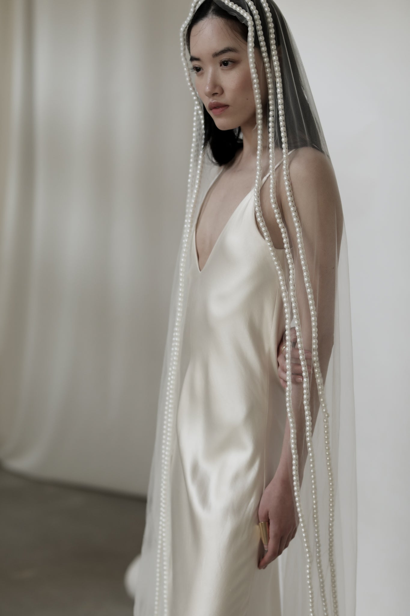 Rosario Pearl Edge Veil