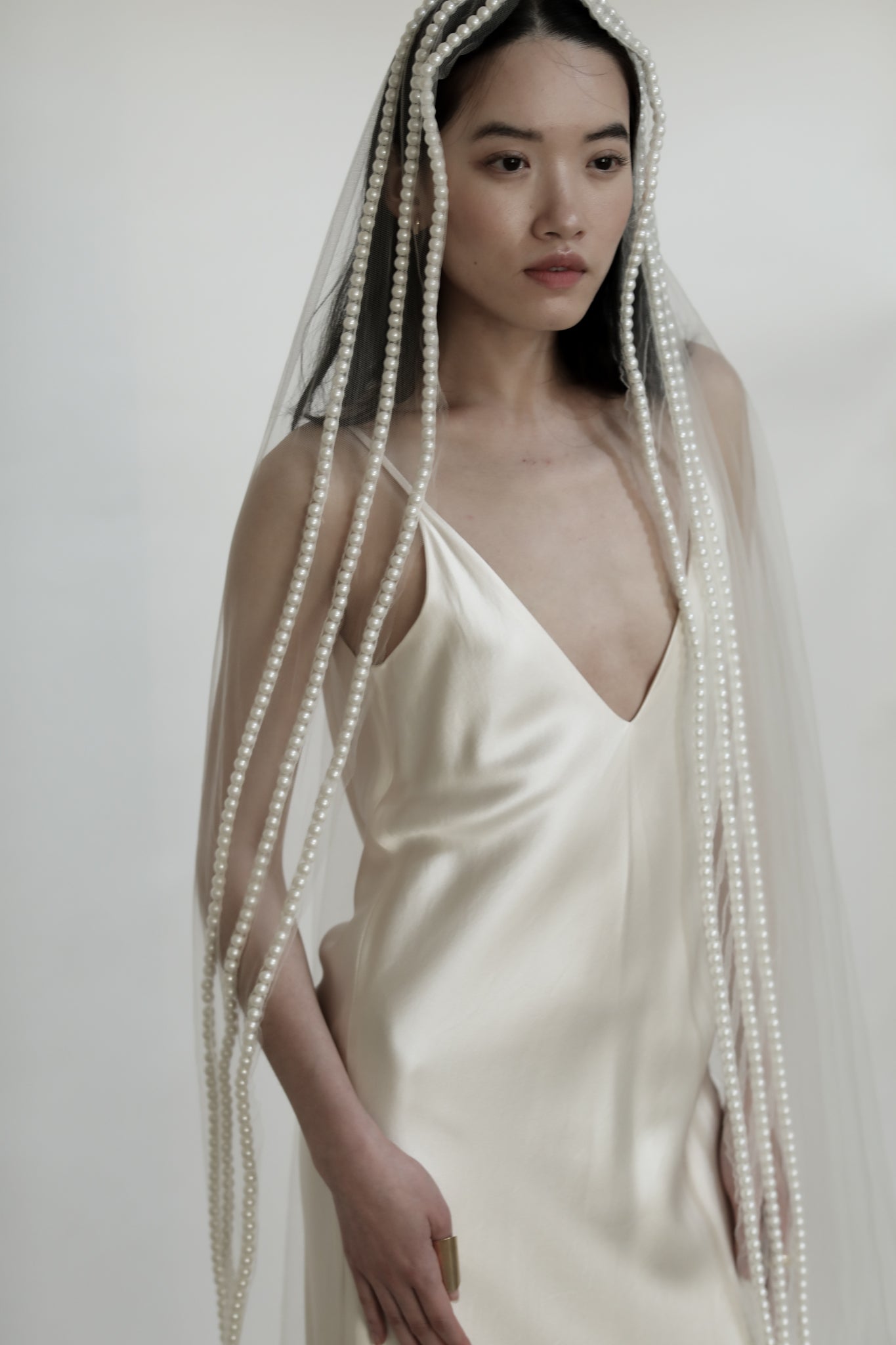 Rosario Pearl Edge Veil