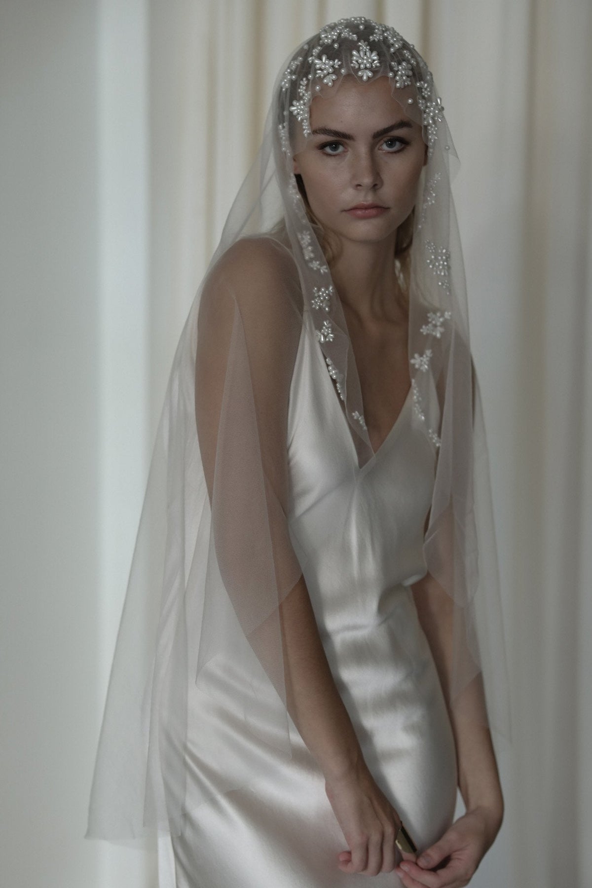 sonia-mantilla-pearl-veil-veil-abellie-bridal-accessories-19.jpg