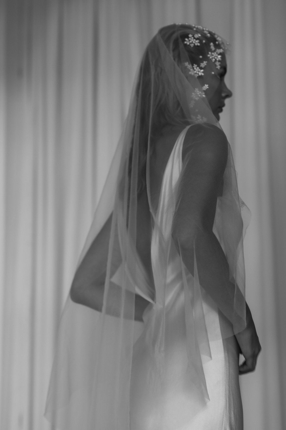 sonia-mantilla-pearl-veil-veil-abellie-bridal-accessories-21.jpg
